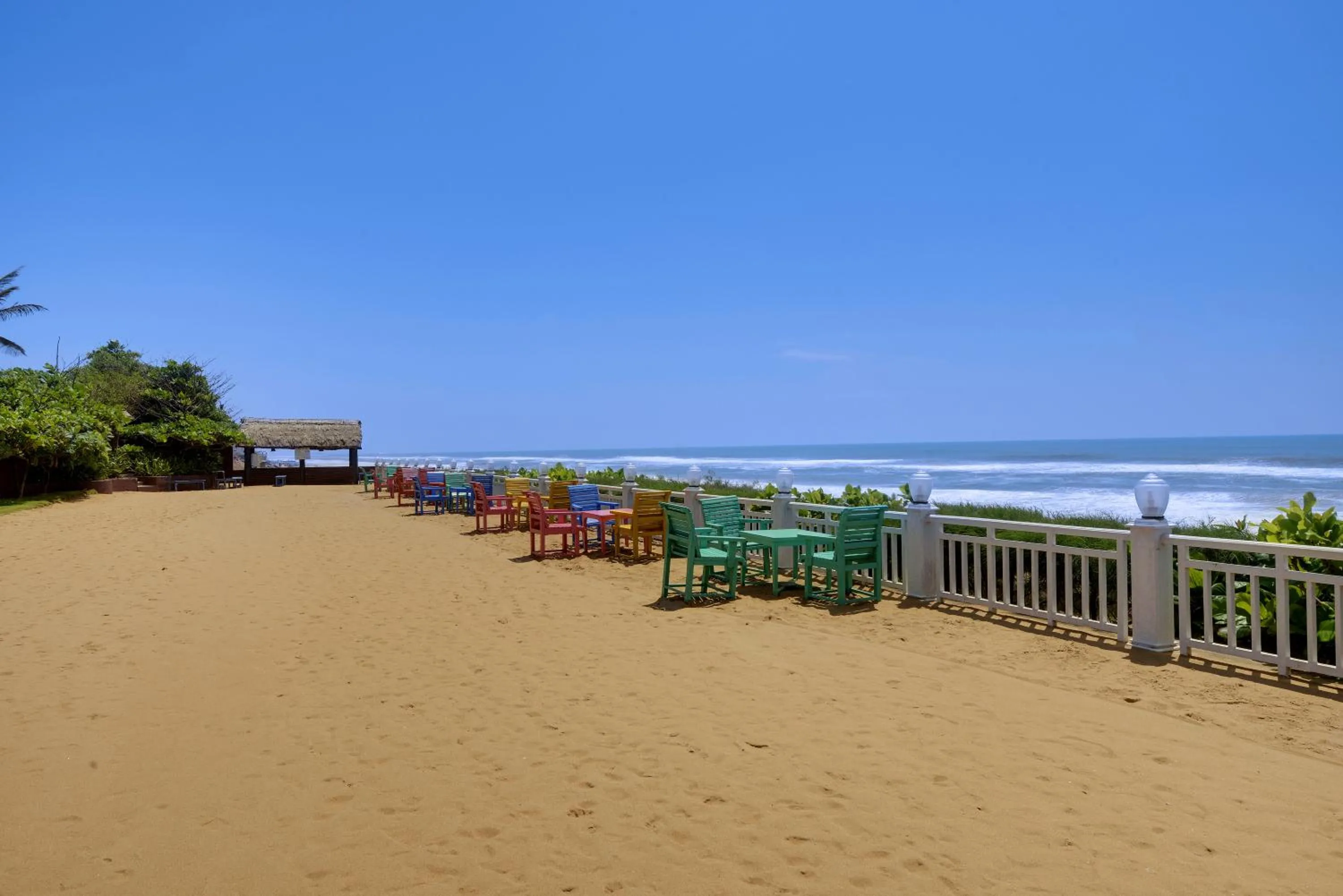 Restaurant/places to eat in Mayfair Palm Beach Resort