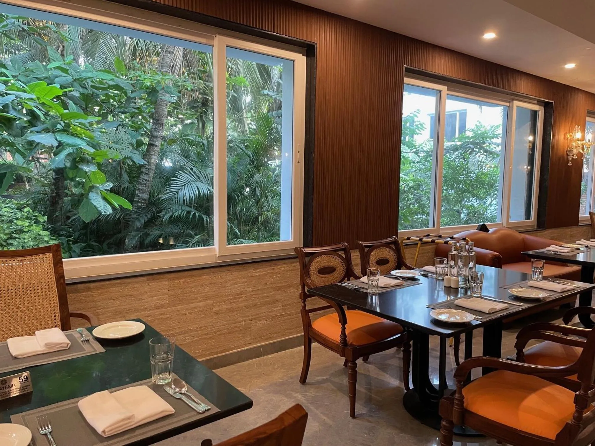 Restaurant/places to eat in Mayfair Palm Beach Resort