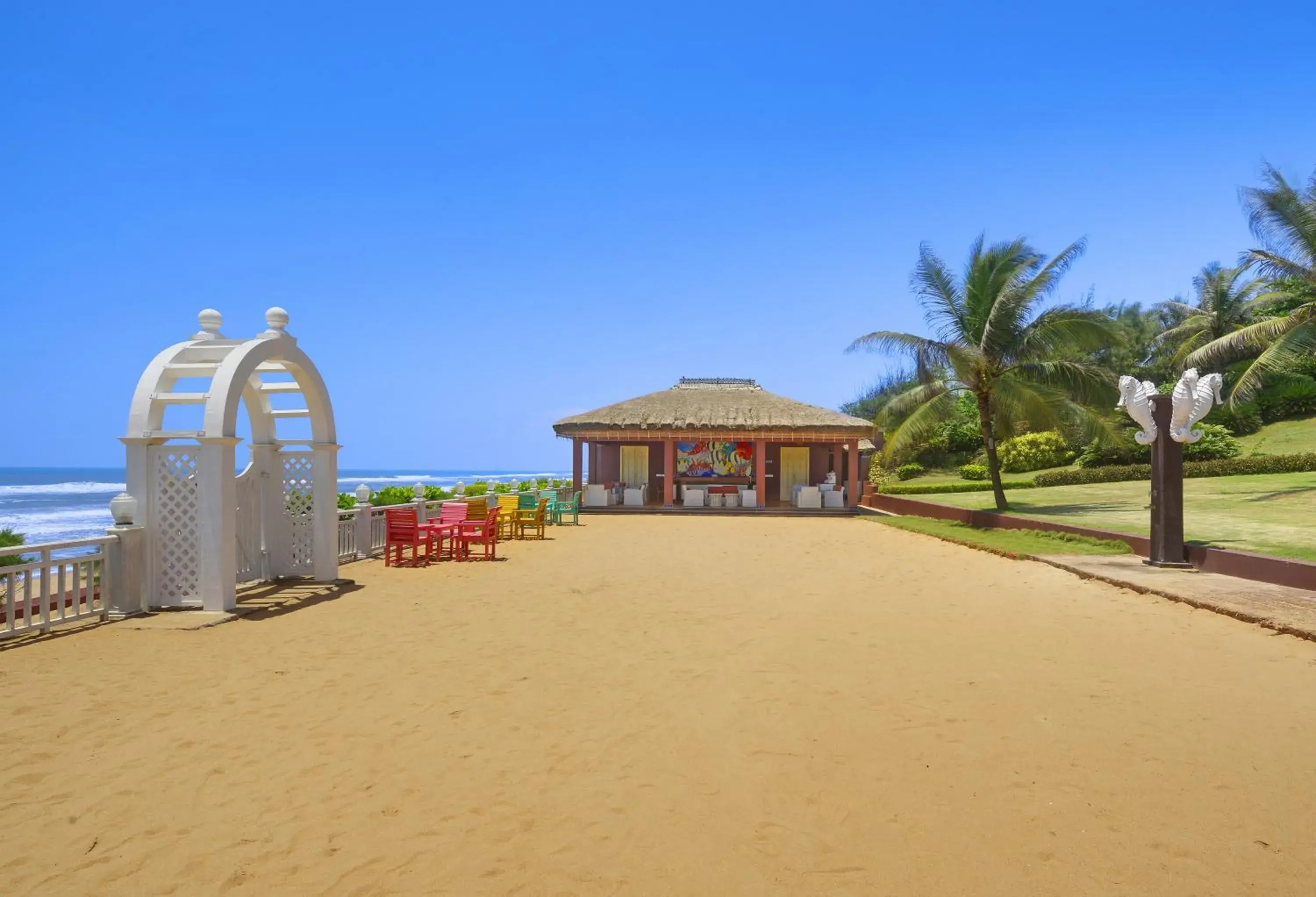 Lounge or bar in Mayfair Palm Beach Resort Lounge or bar in Mayfair Palm Beach Resort