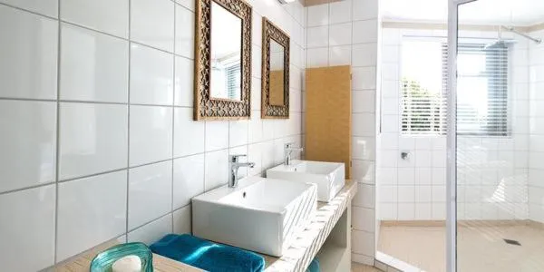 Bathroom in Watercolours Studios