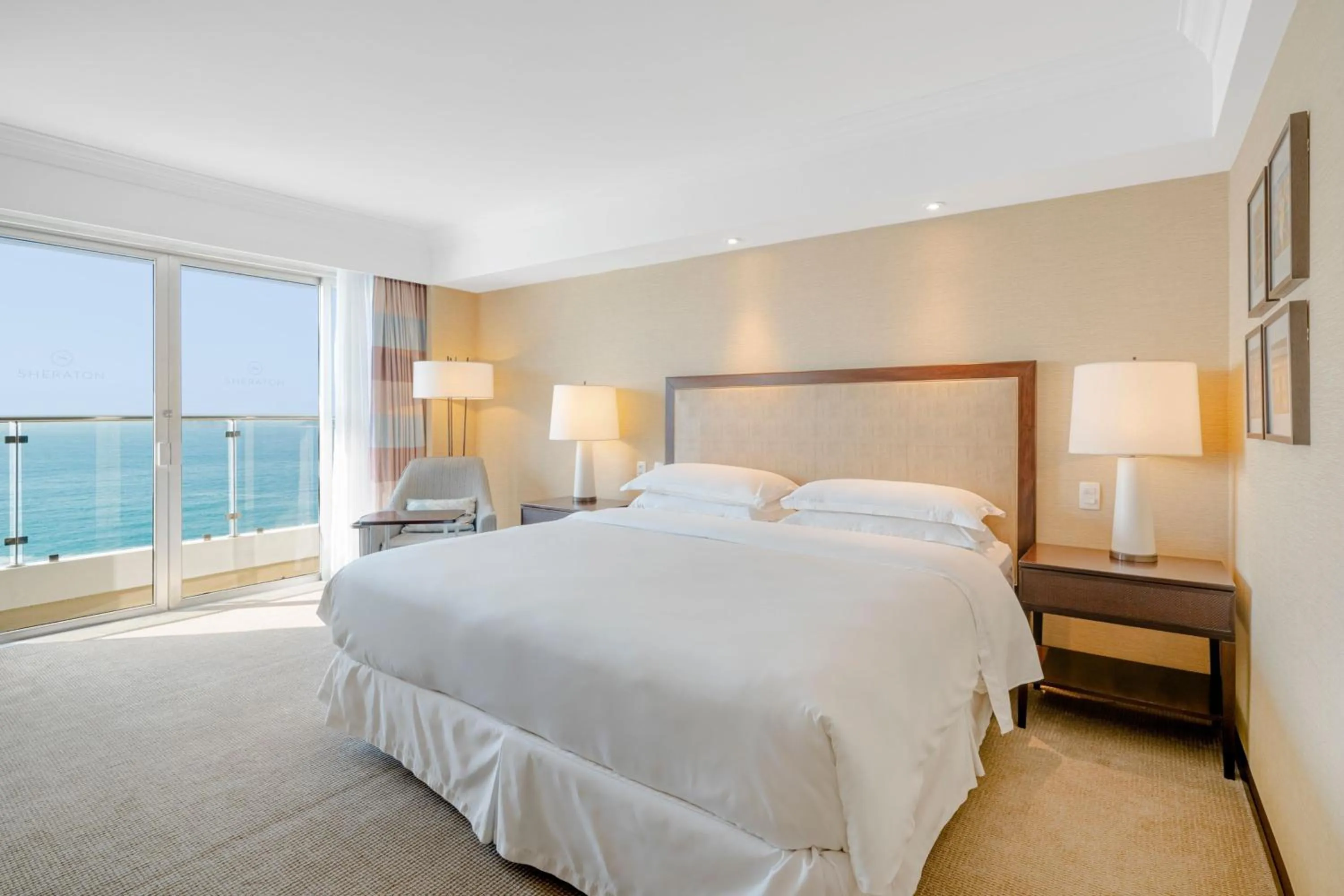 Photo of the whole room, Bed in Sheraton Grand Rio Hotel & Resort