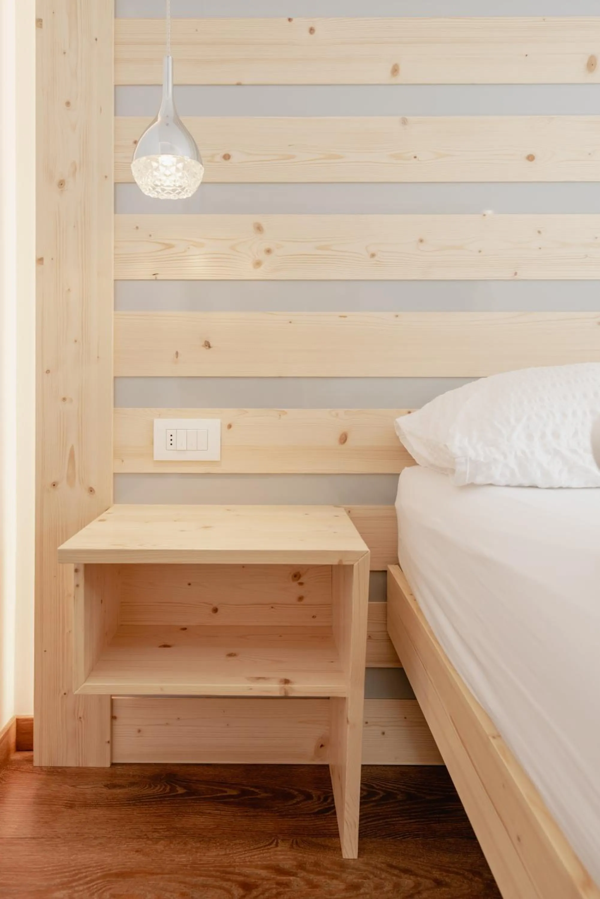 Decorative detail, Bed in Garnì Aurora Bed and Breakfast