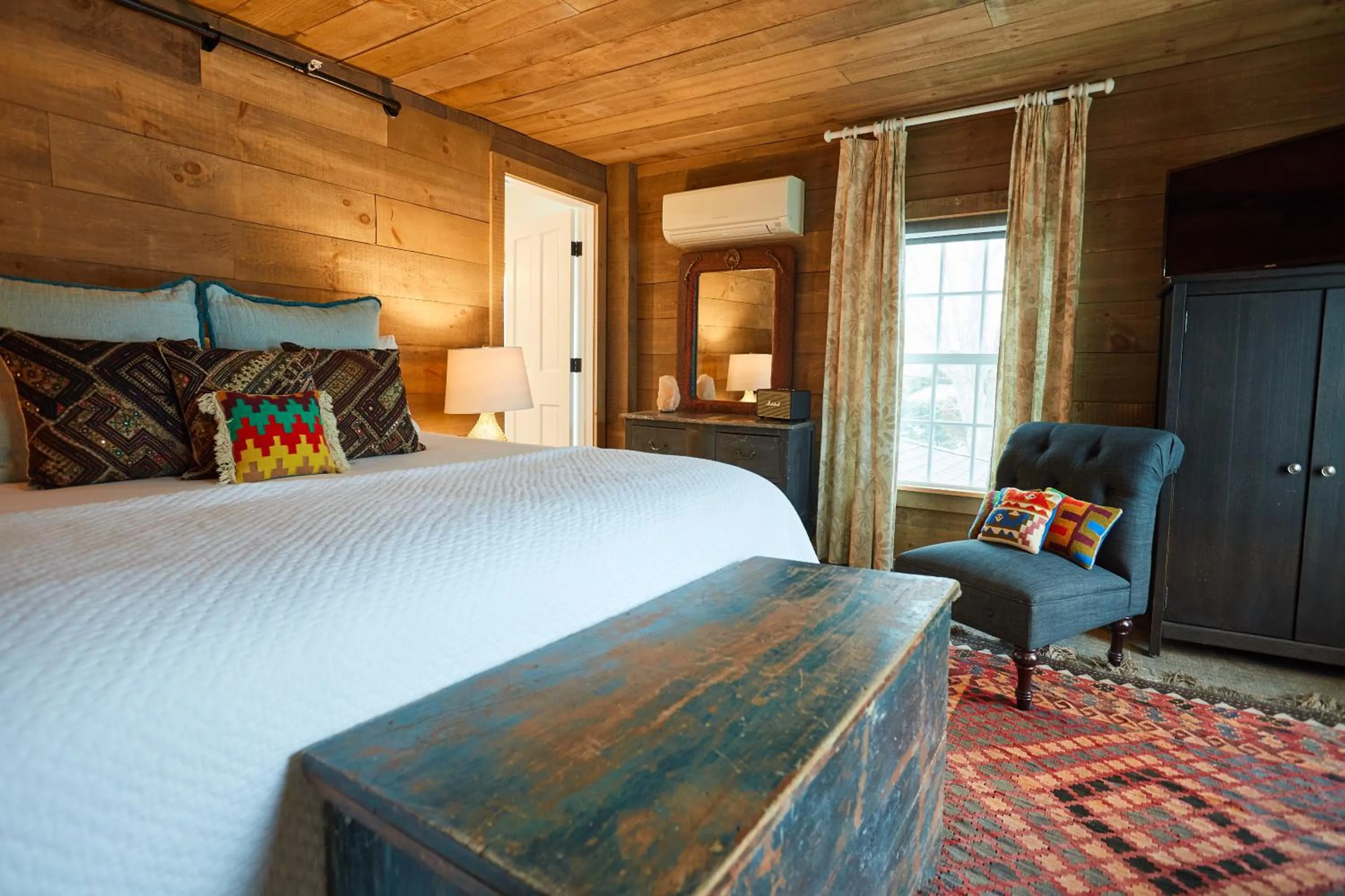 Photo of the whole room, Bed in Shelter Harbor Inn