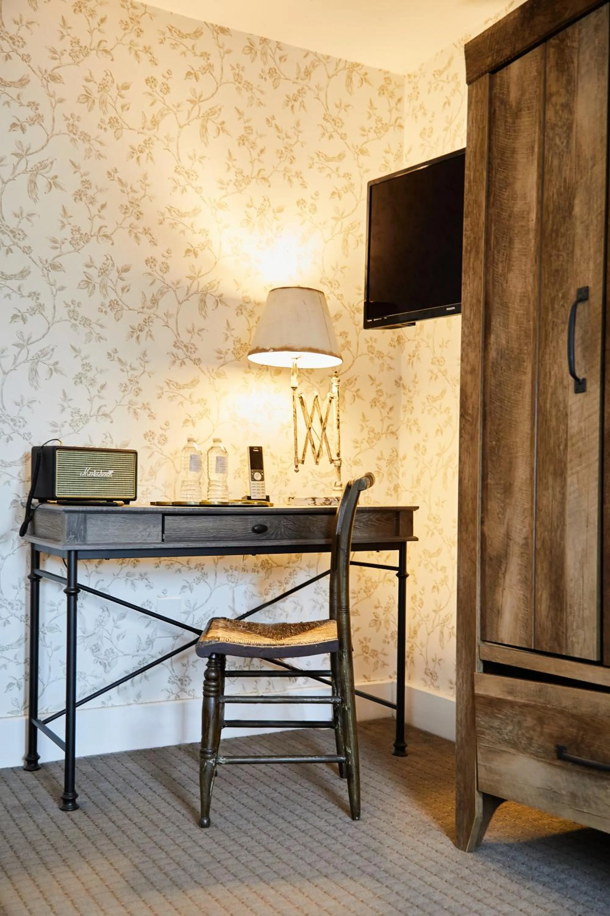 Seating area in Shelter Harbor Inn