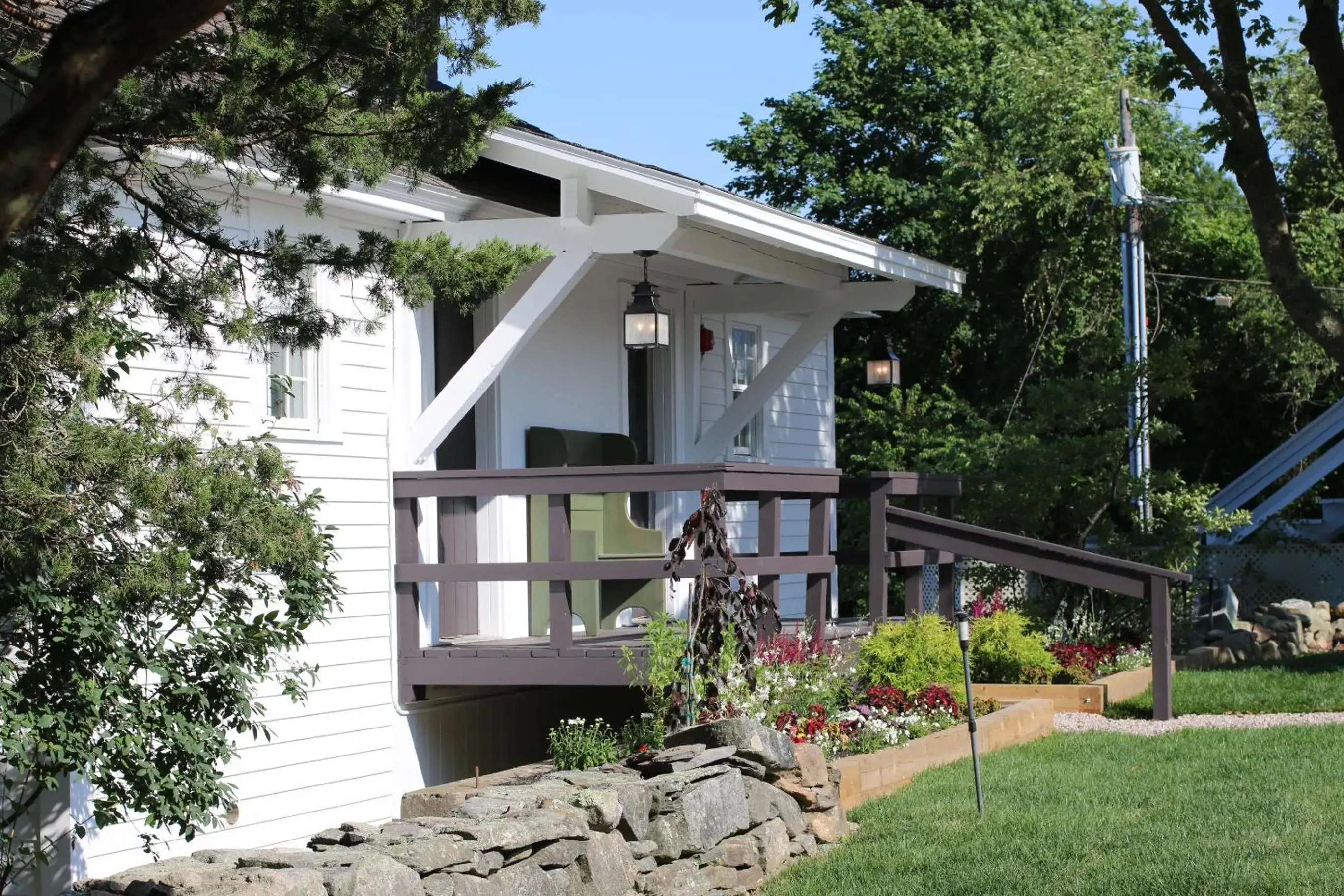 Property building in Shelter Harbor Inn Property building in Shelter Harbor Inn