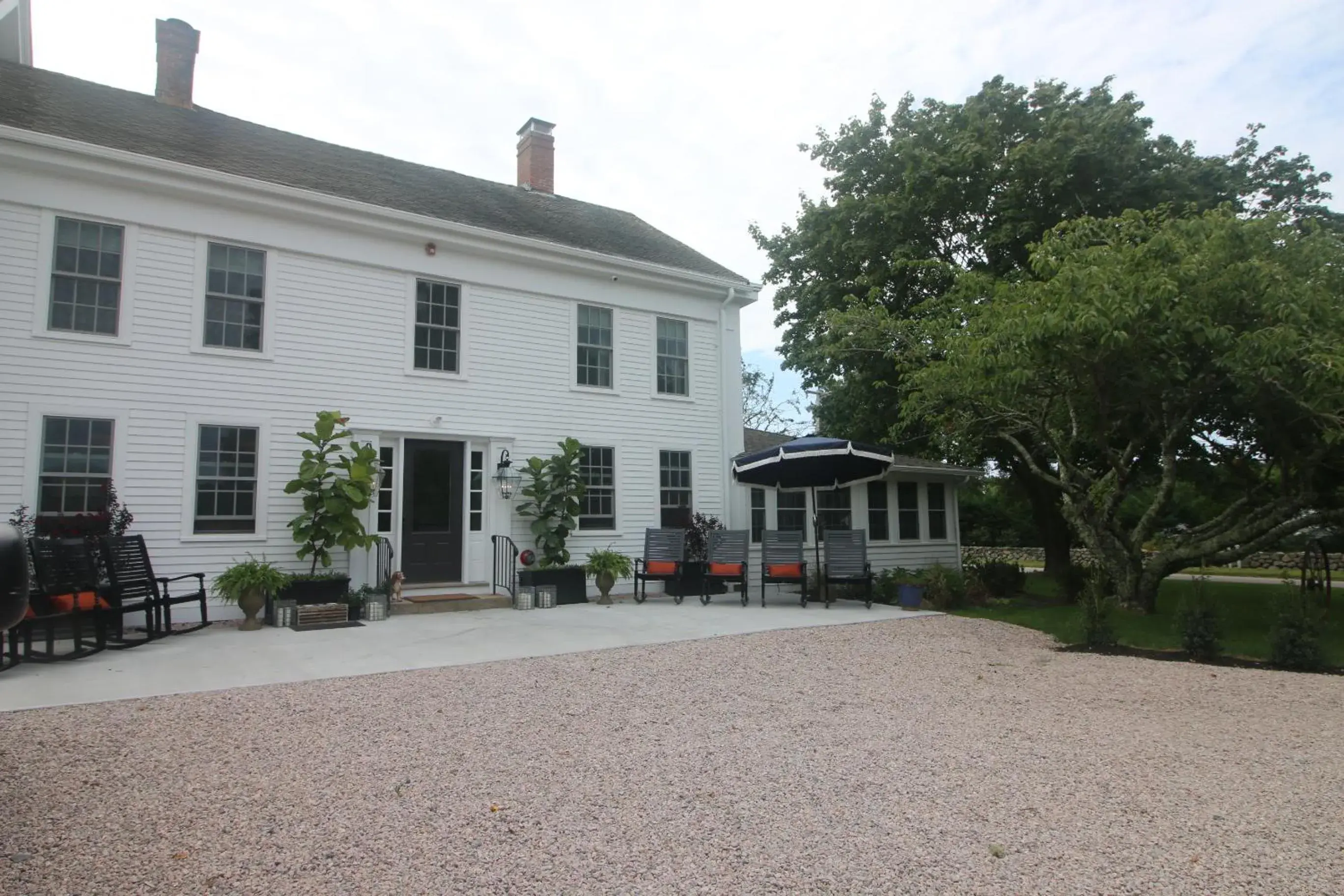 Property building in Shelter Harbor Inn Property building in Shelter Harbor Inn