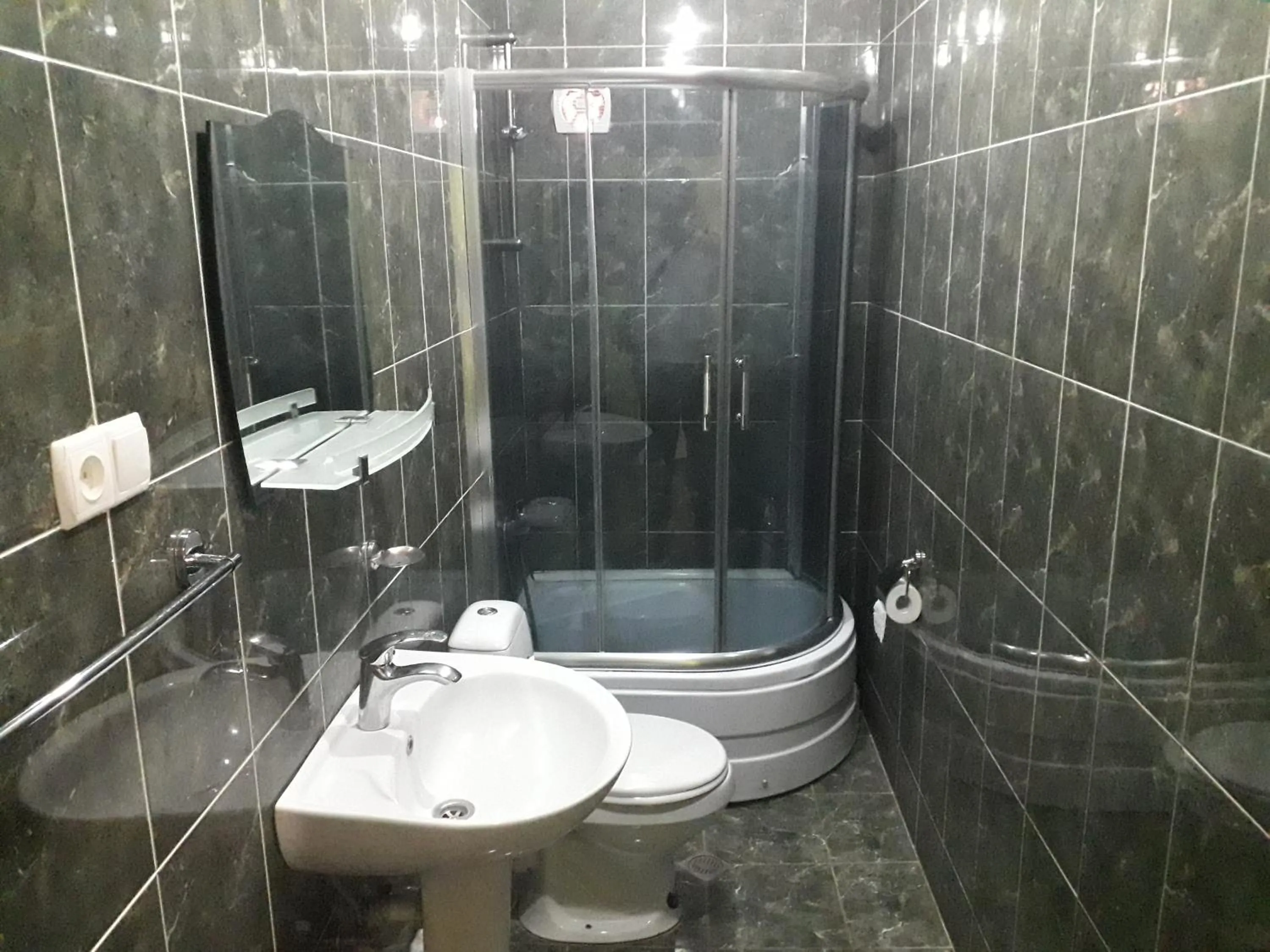 Shower in Hotel Imereti - Old Tbilisi Center