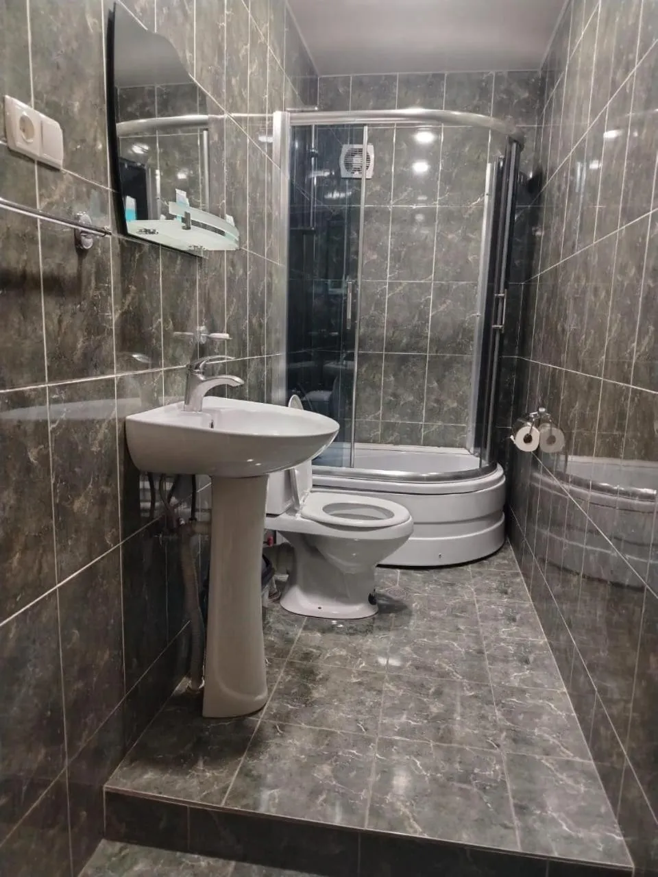 Shower in Hotel Imereti - Old Tbilisi Center
