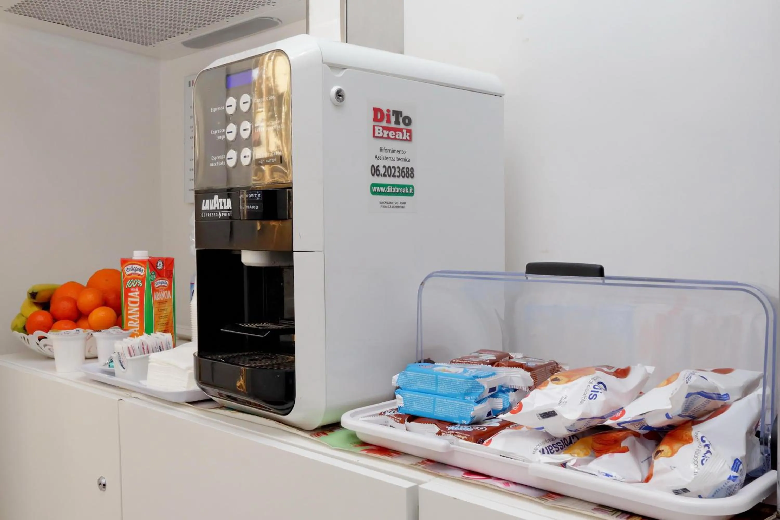 Food and drinks in I Pini di Roma - Rooms & Suites