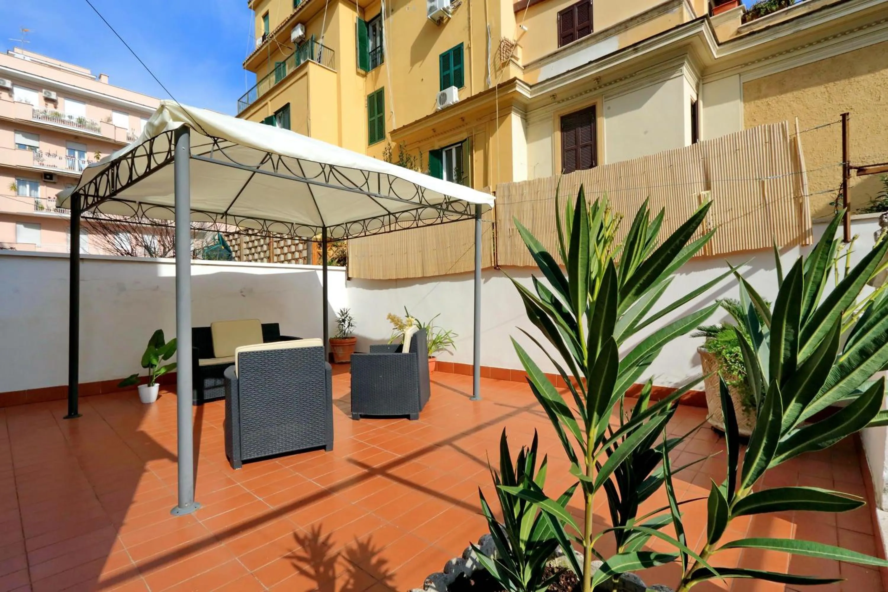 Garden in I Pini di Roma - Rooms & Suites