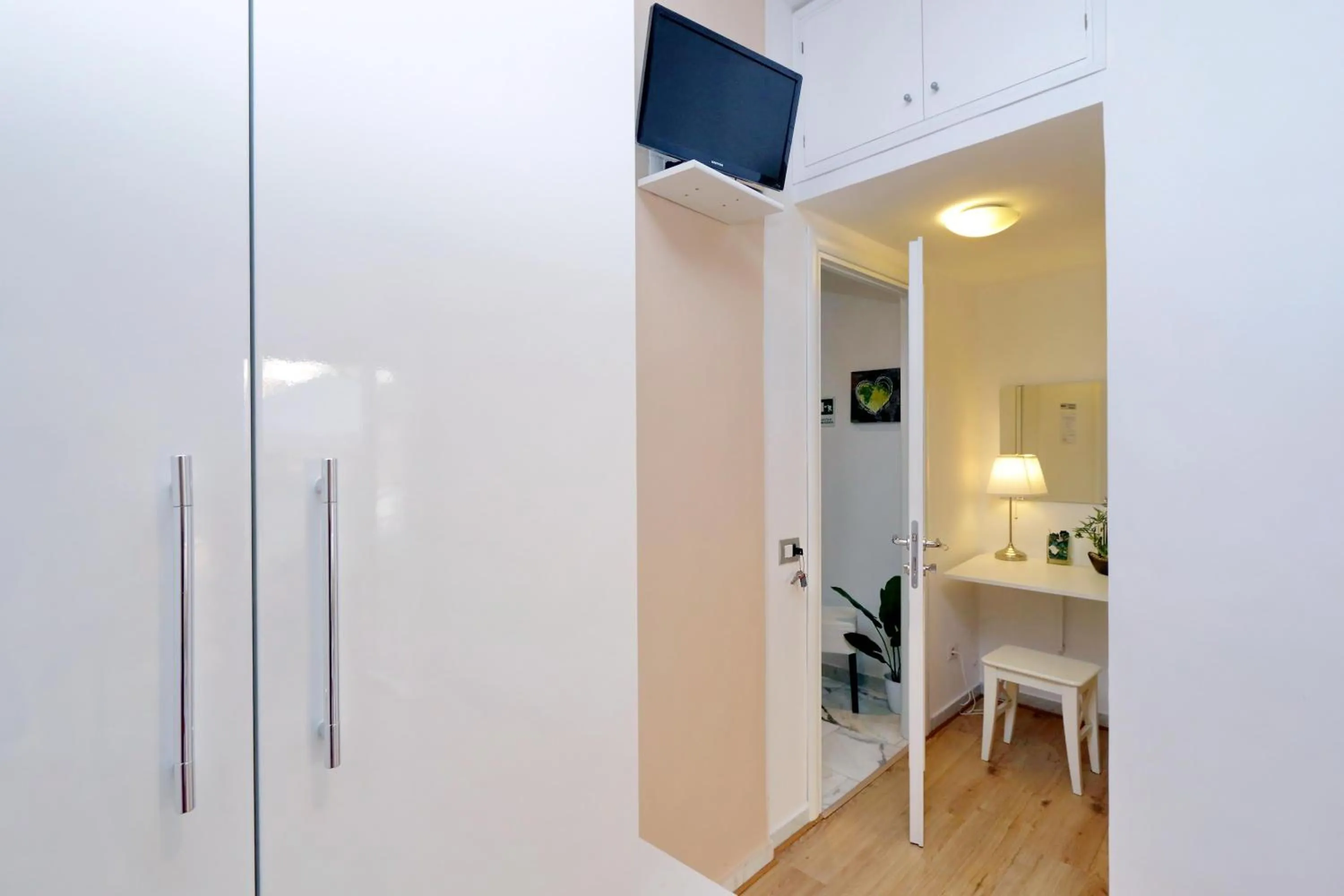 Kitchen or kitchenette in I Pini di Roma - Rooms & Suites