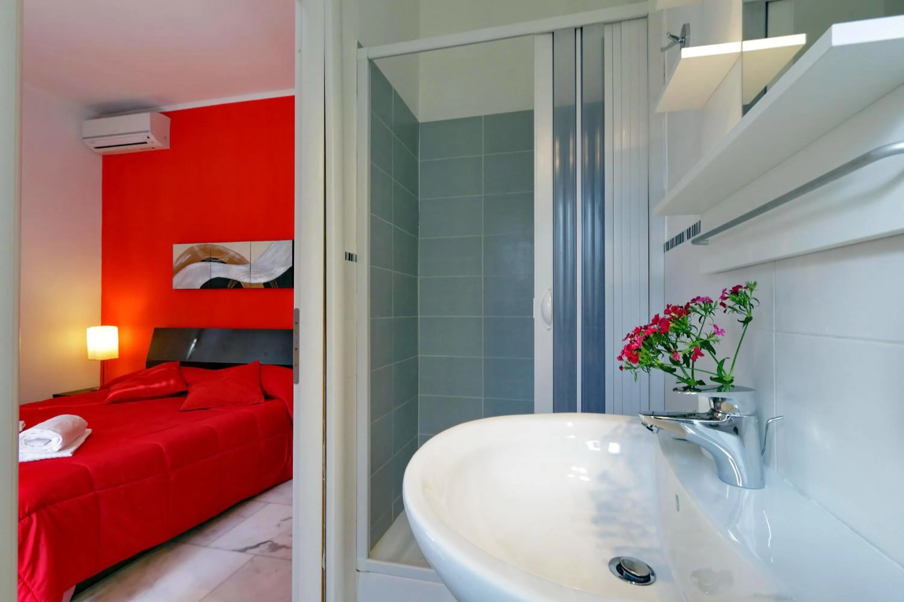 Bathroom, Bed in I Pini di Roma - Rooms & Suites