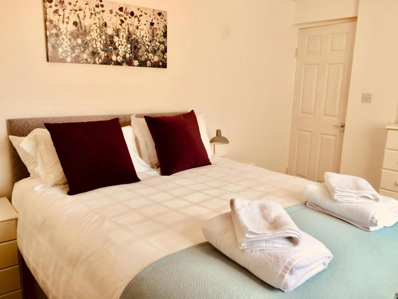 Bedroom, Bed in Anvil Cottage