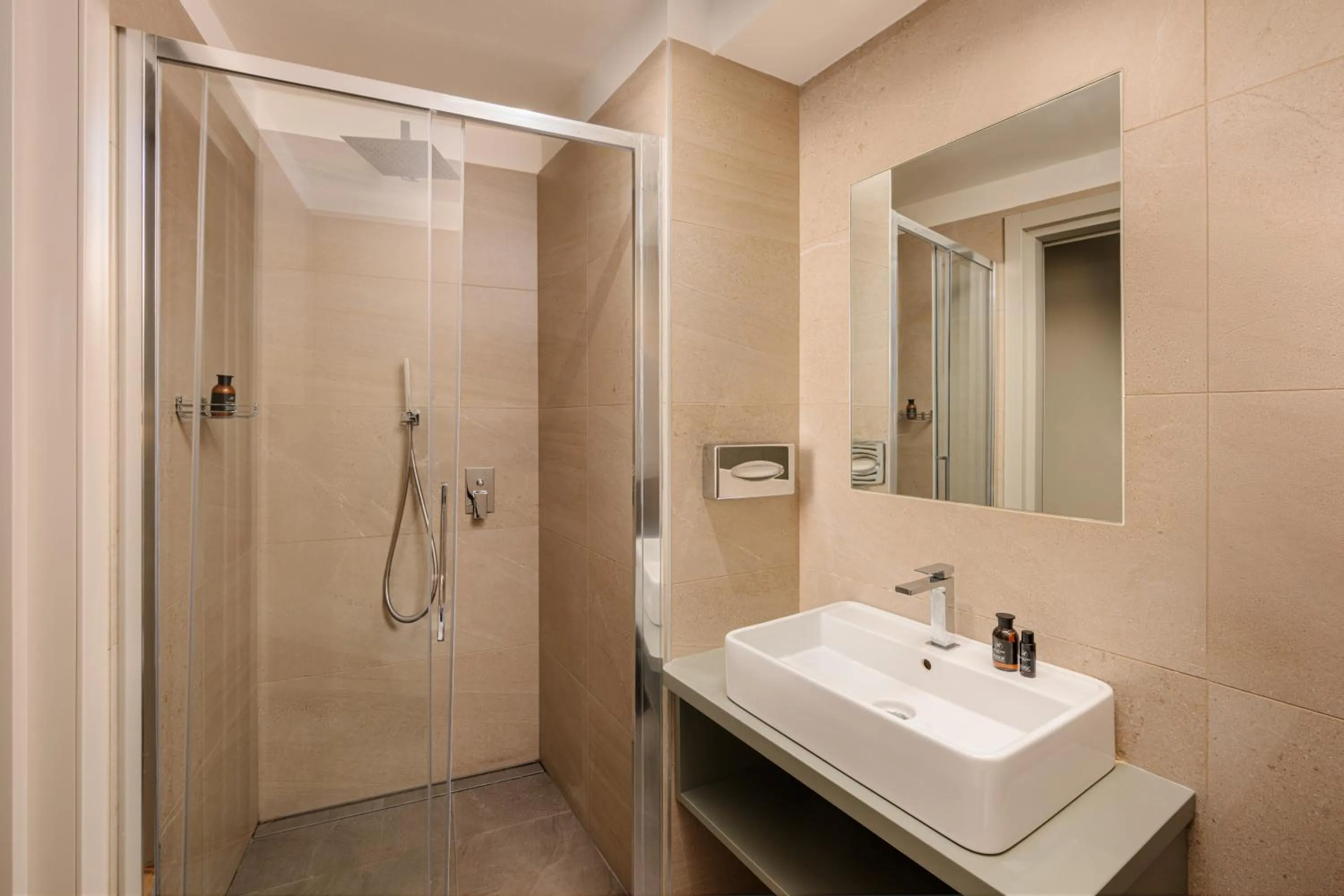 Bathroom in Hotel Villa Cipressi, by R Collection Hotels