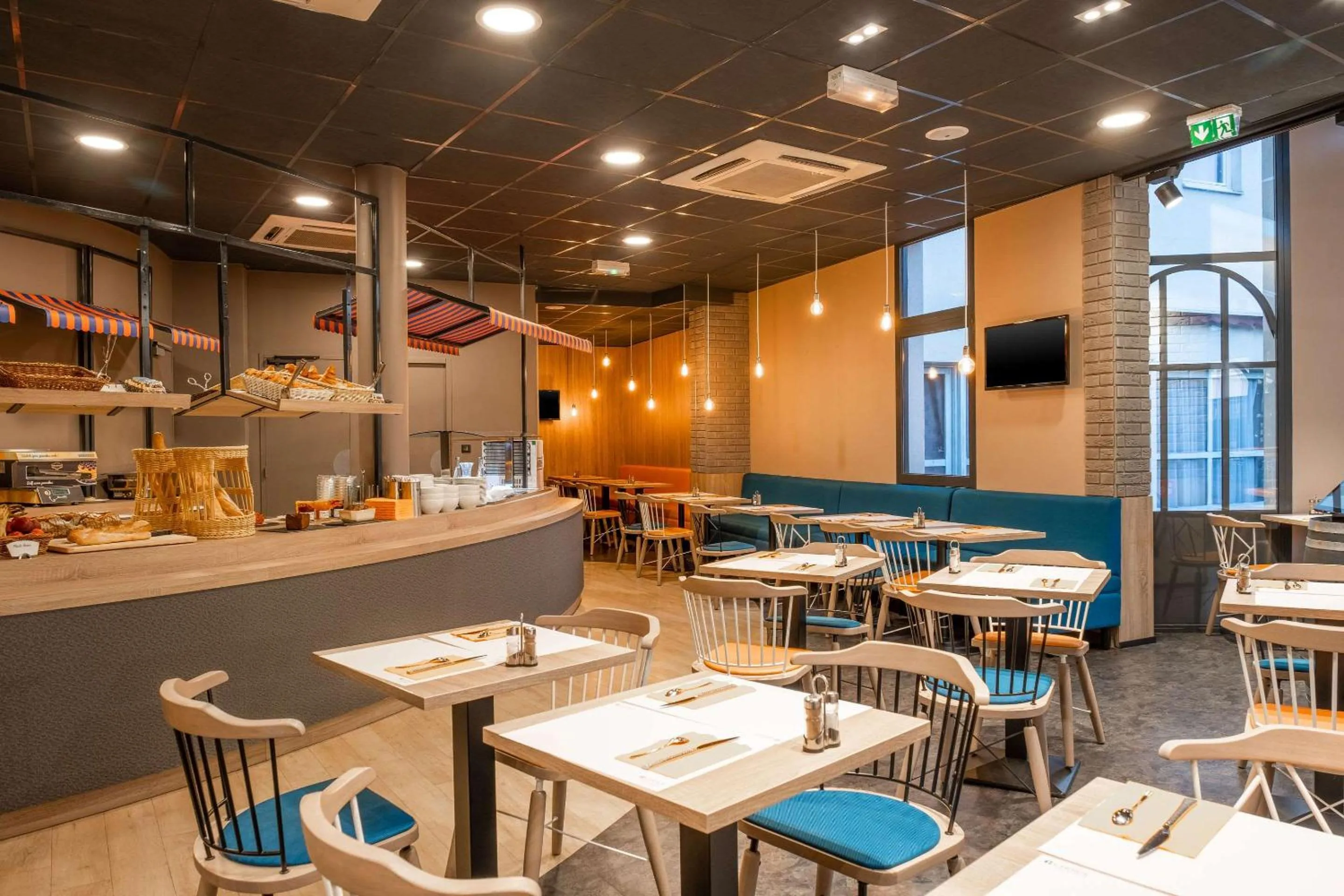 Breakfast in The Originals Boutique, Hôtel Le Marmotel, Clermont-Ferrand