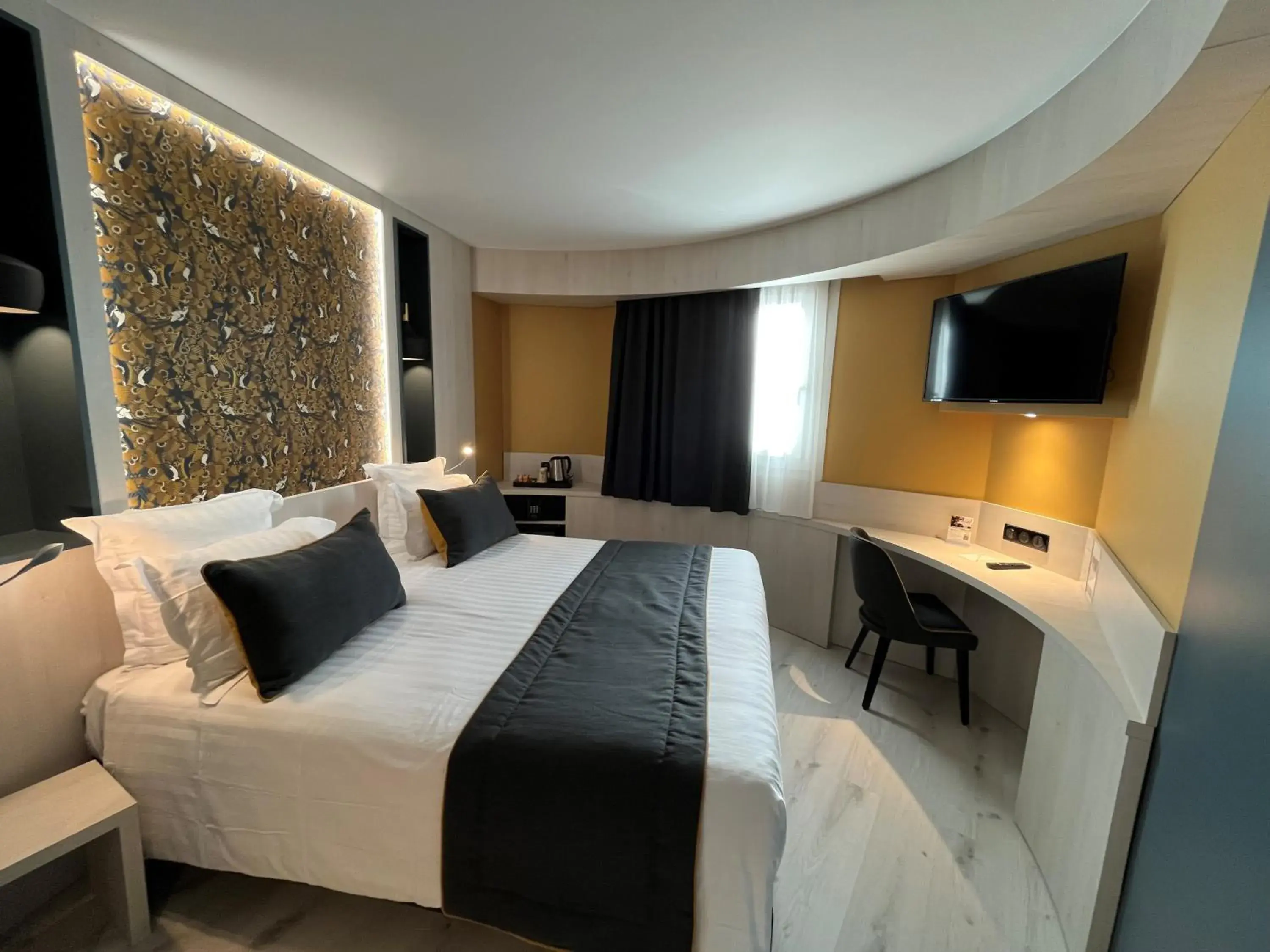 Bedroom, Bed in Comfort Hotel Clermont Saint Jacques Bedroom, Bed in Comfort Hotel Clermont Saint Jacques