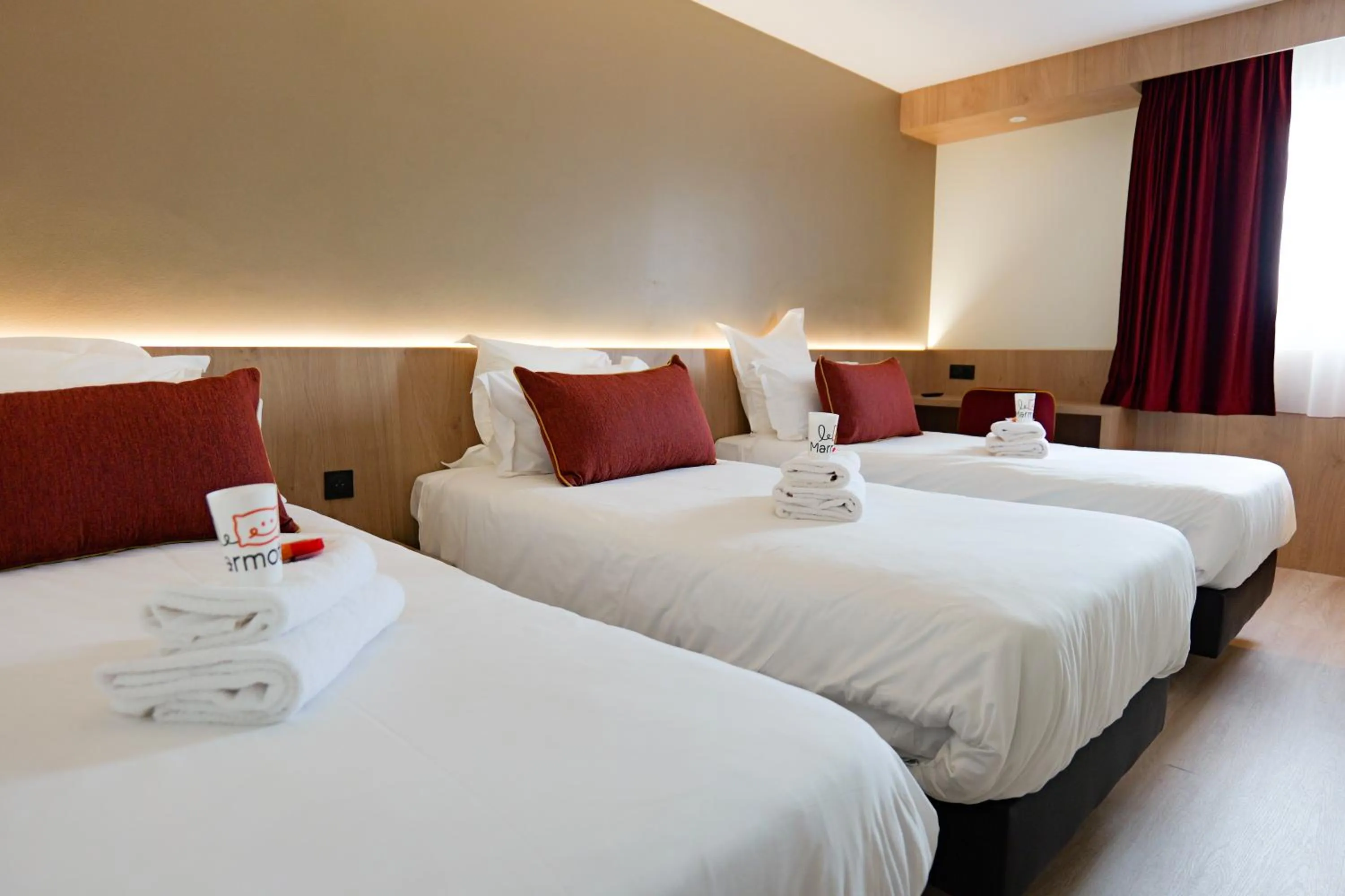 Bedroom, Bed in The Originals Boutique, Hôtel Le Marmotel, Clermont-Ferrand