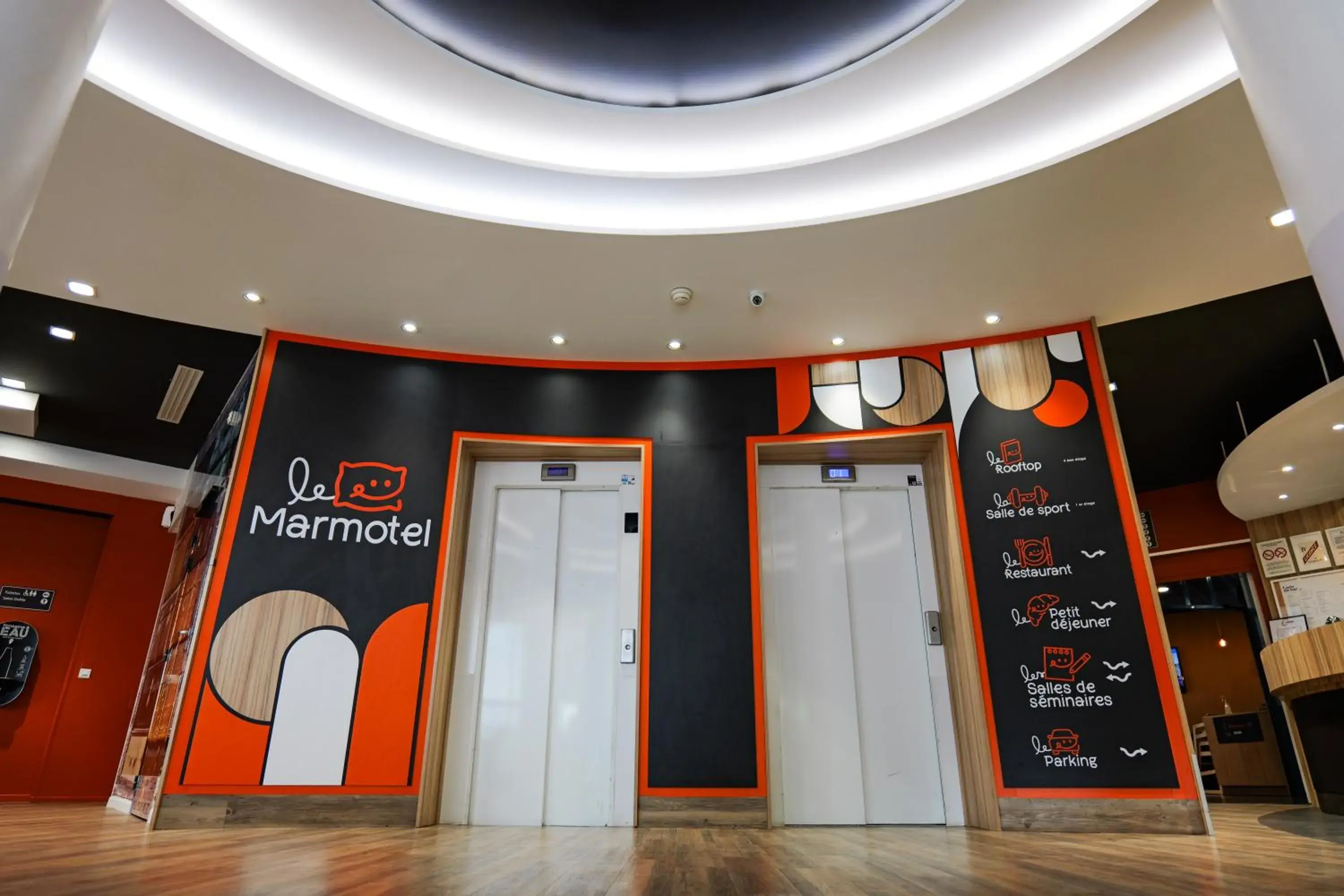 Lobby or reception in The Originals Boutique, Hôtel Le Marmotel, Clermont-Ferrand Lobby or reception in The Originals Boutique, Hôtel Le Marmotel, Clermont-Ferrand