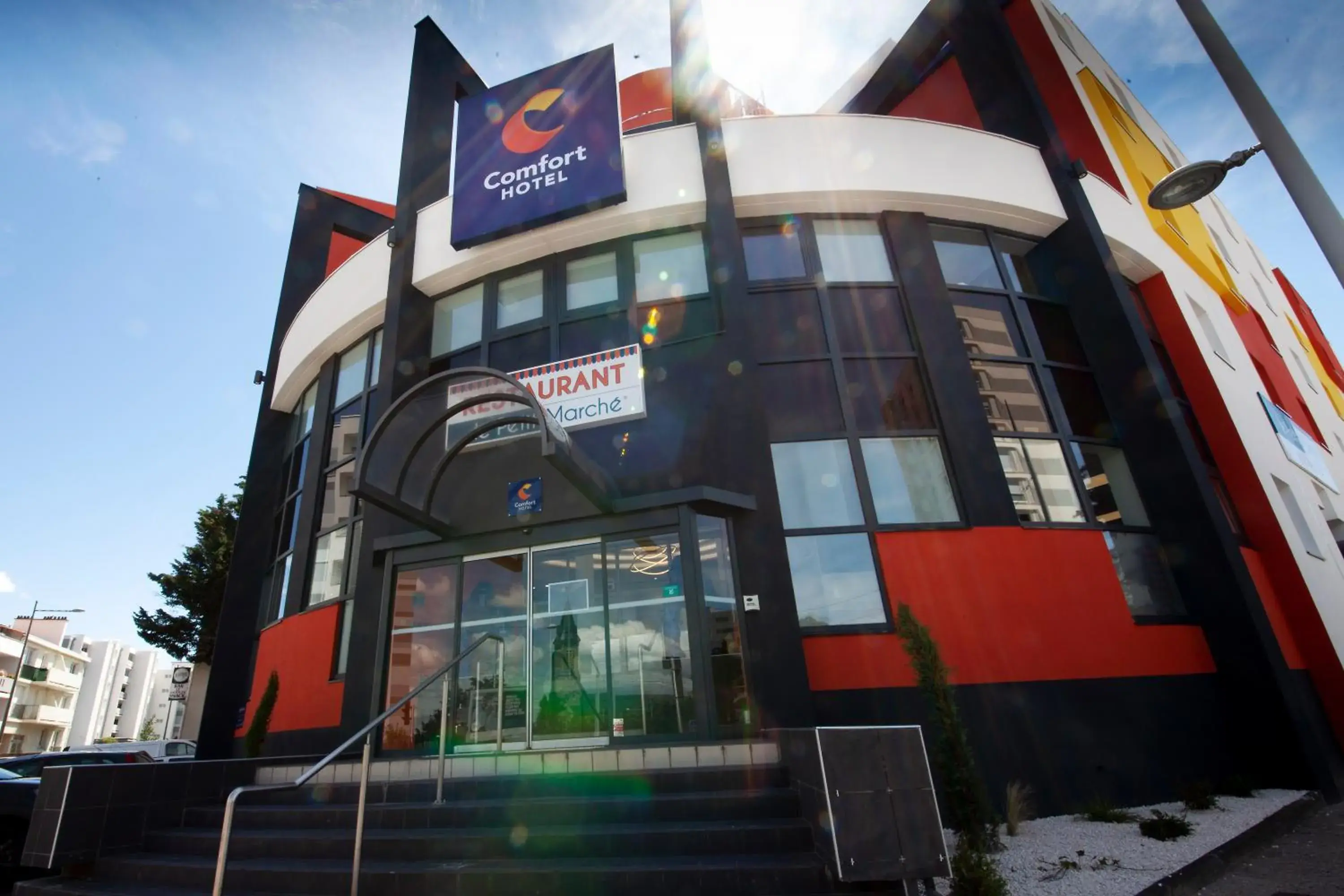 Property building in Comfort Hotel Clermont Saint Jacques Property building in Comfort Hotel Clermont Saint Jacques