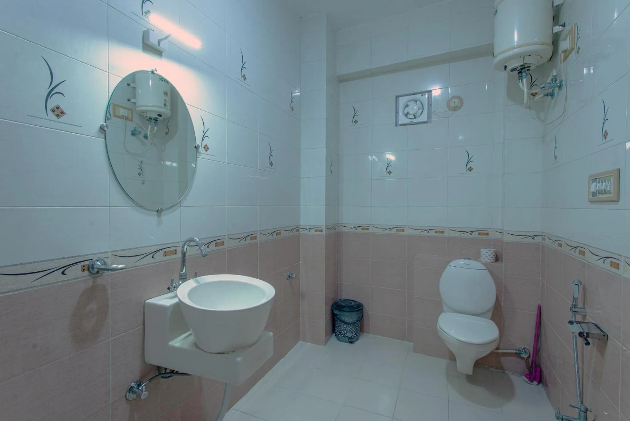 Shower in Hostel Mantra