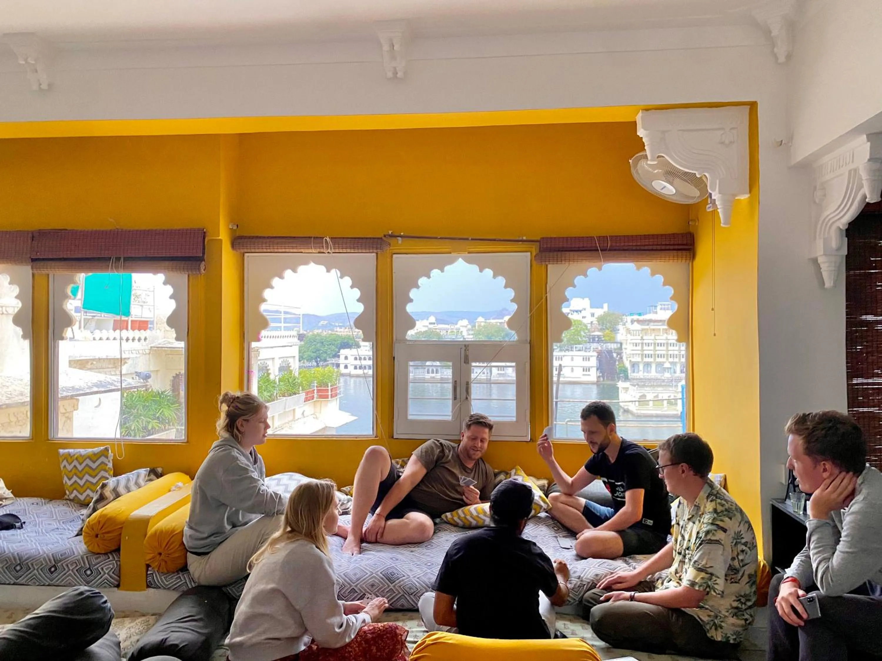 Communal lounge/ TV room in Hostel Mantra