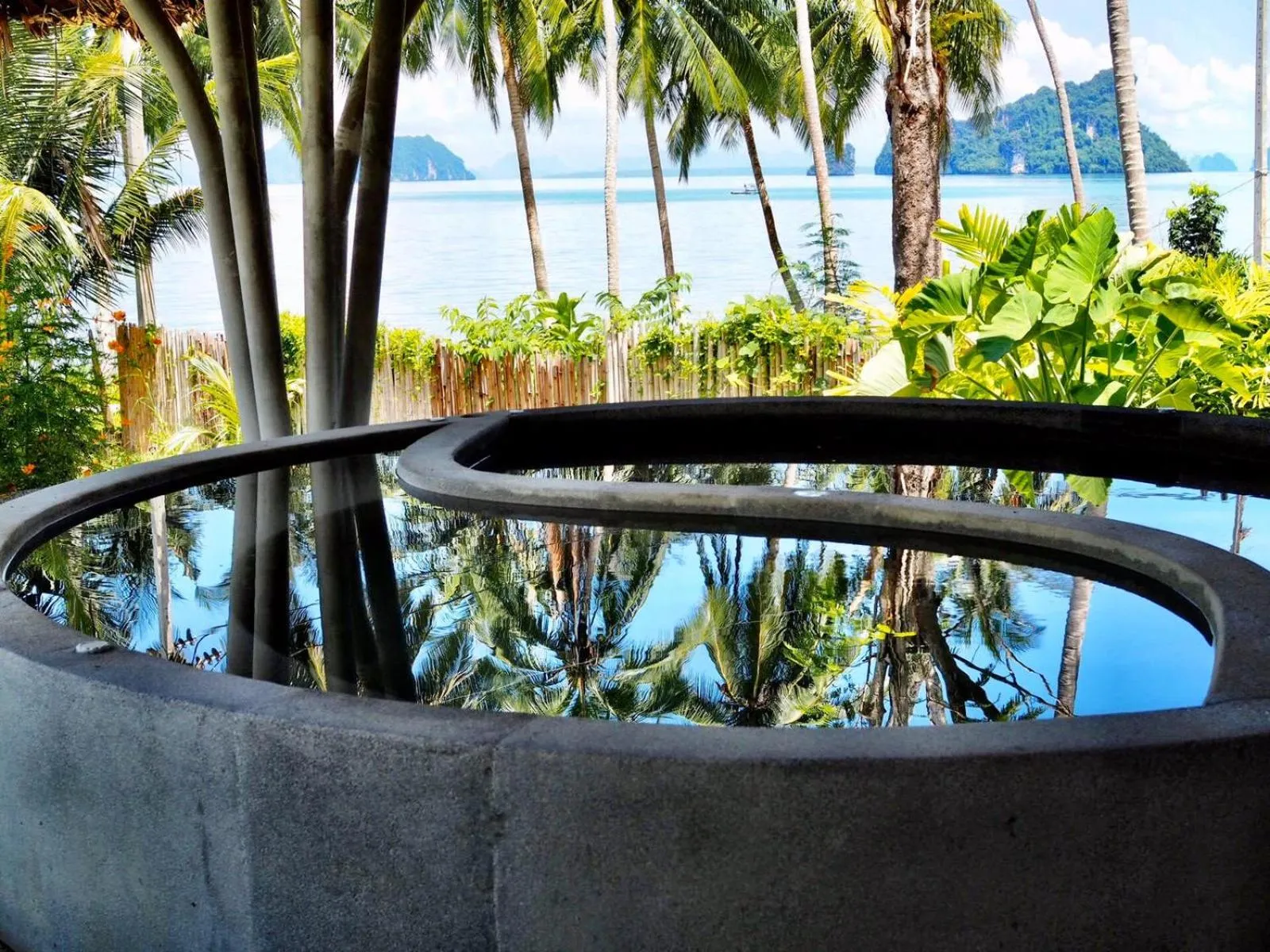 Swimming pool in Jaiyen Boutique Resort