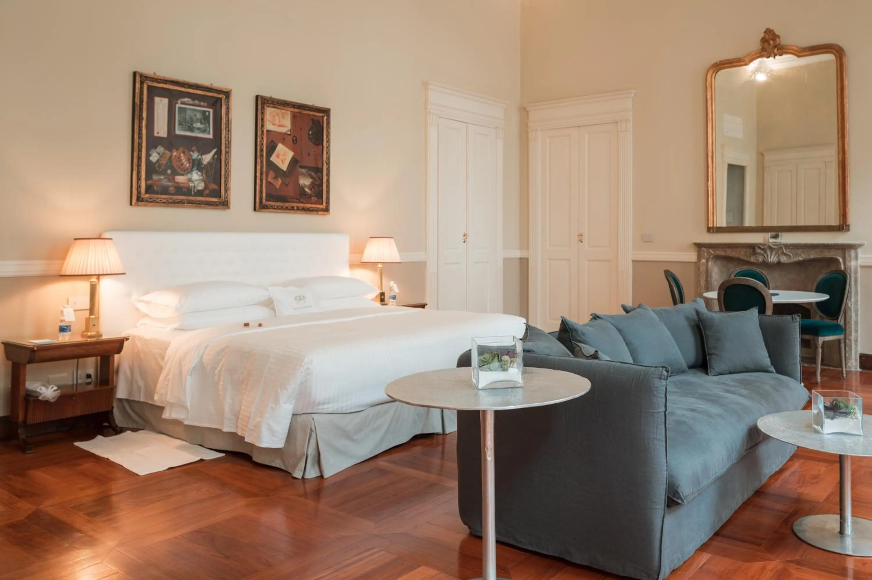 Photo of the whole room, Bed in Royal Palace Hotel