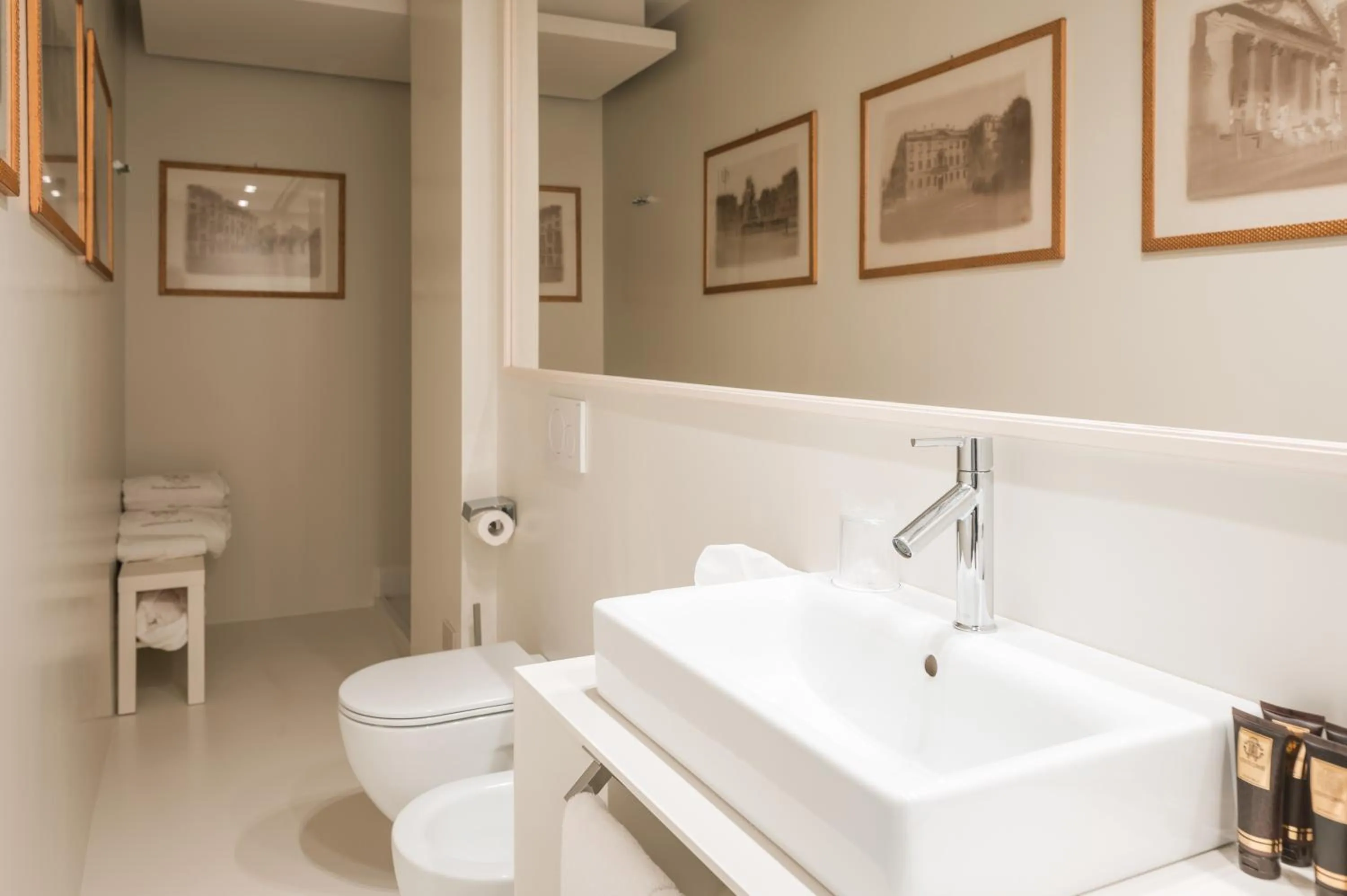 Bathroom in Royal Palace Hotel