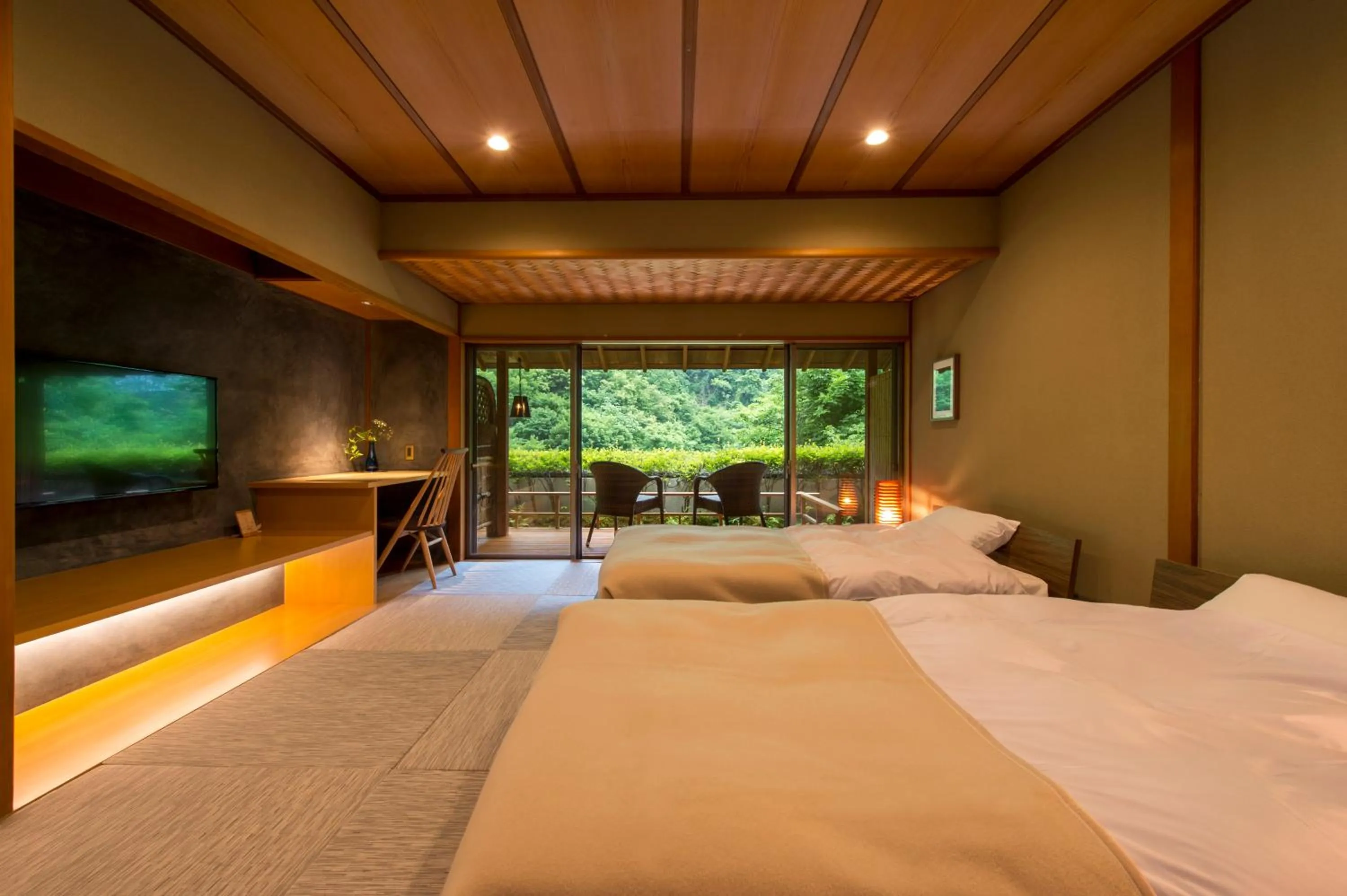 Balcony/Terrace, Bed in Fujiiso