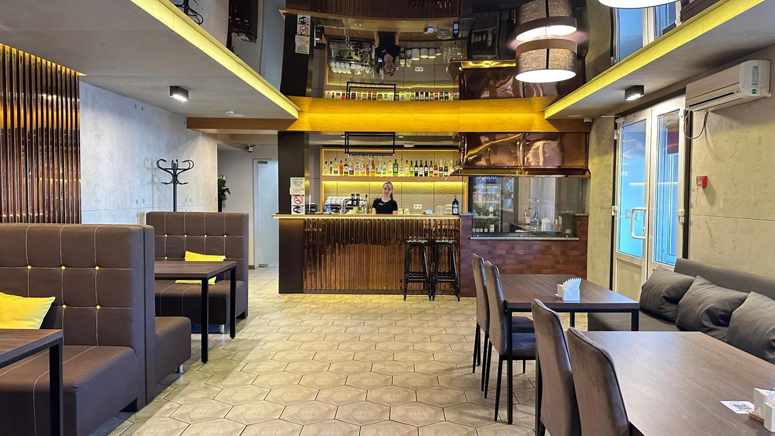 Restaurant/places to eat in Yavir
