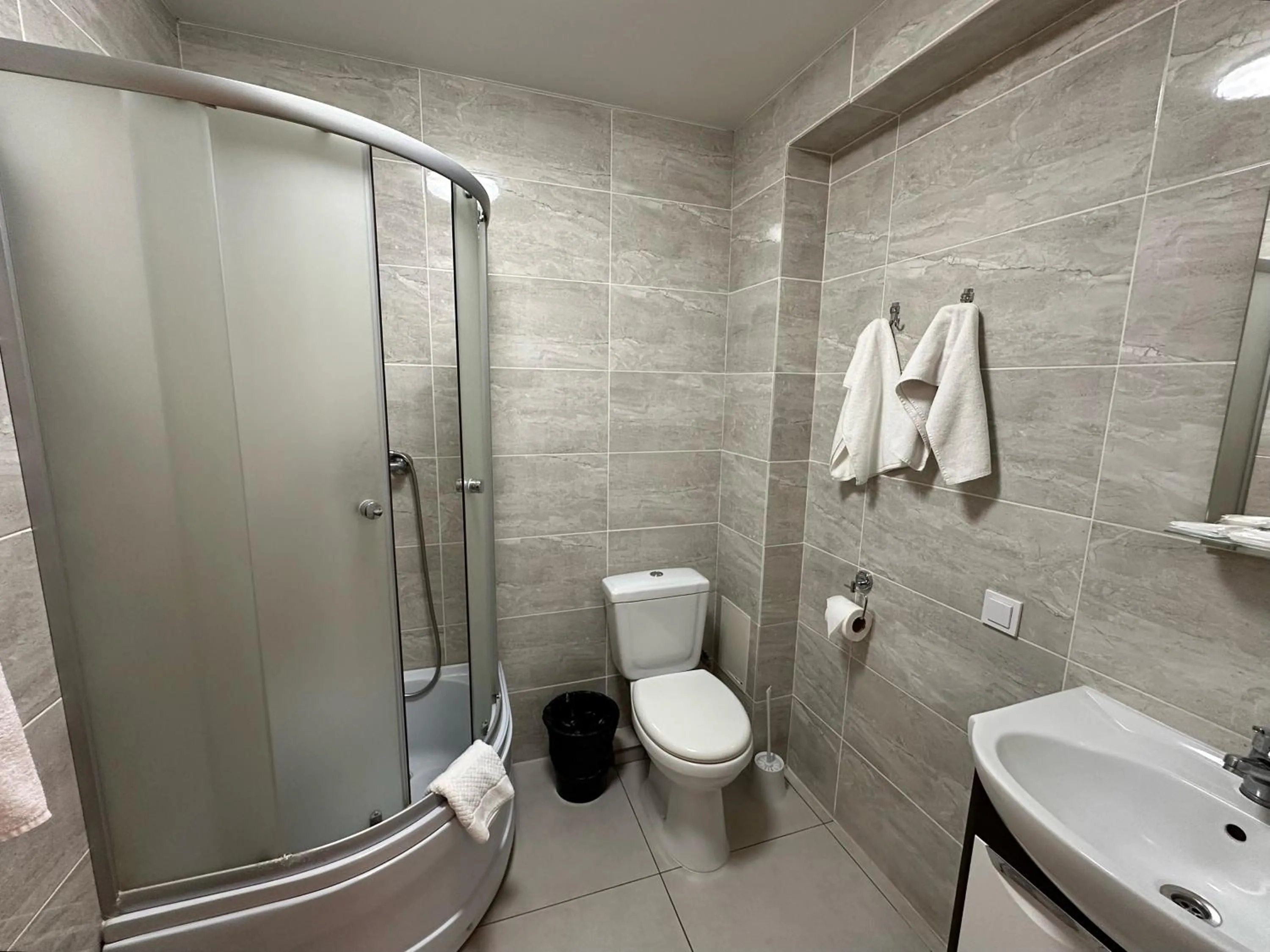 Shower in Yavir