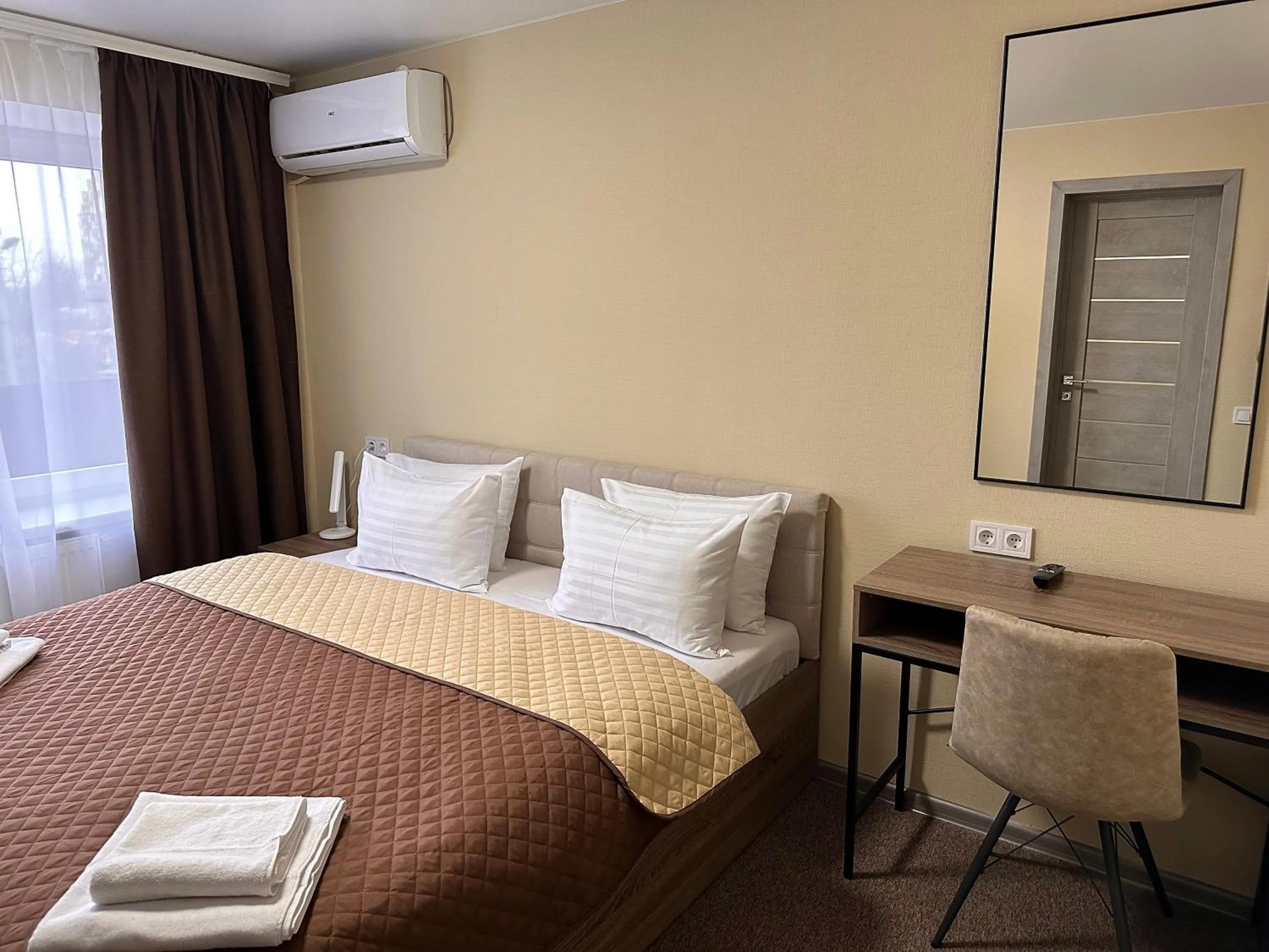 Bedroom, Bed in Yavir