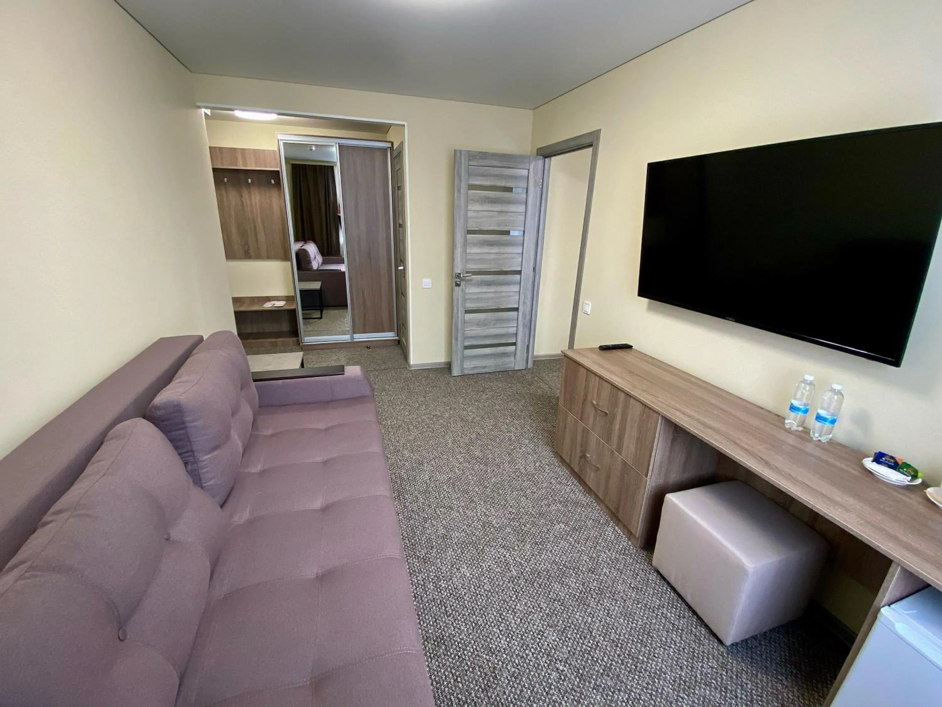 Communal lounge/ TV room in Yavir
