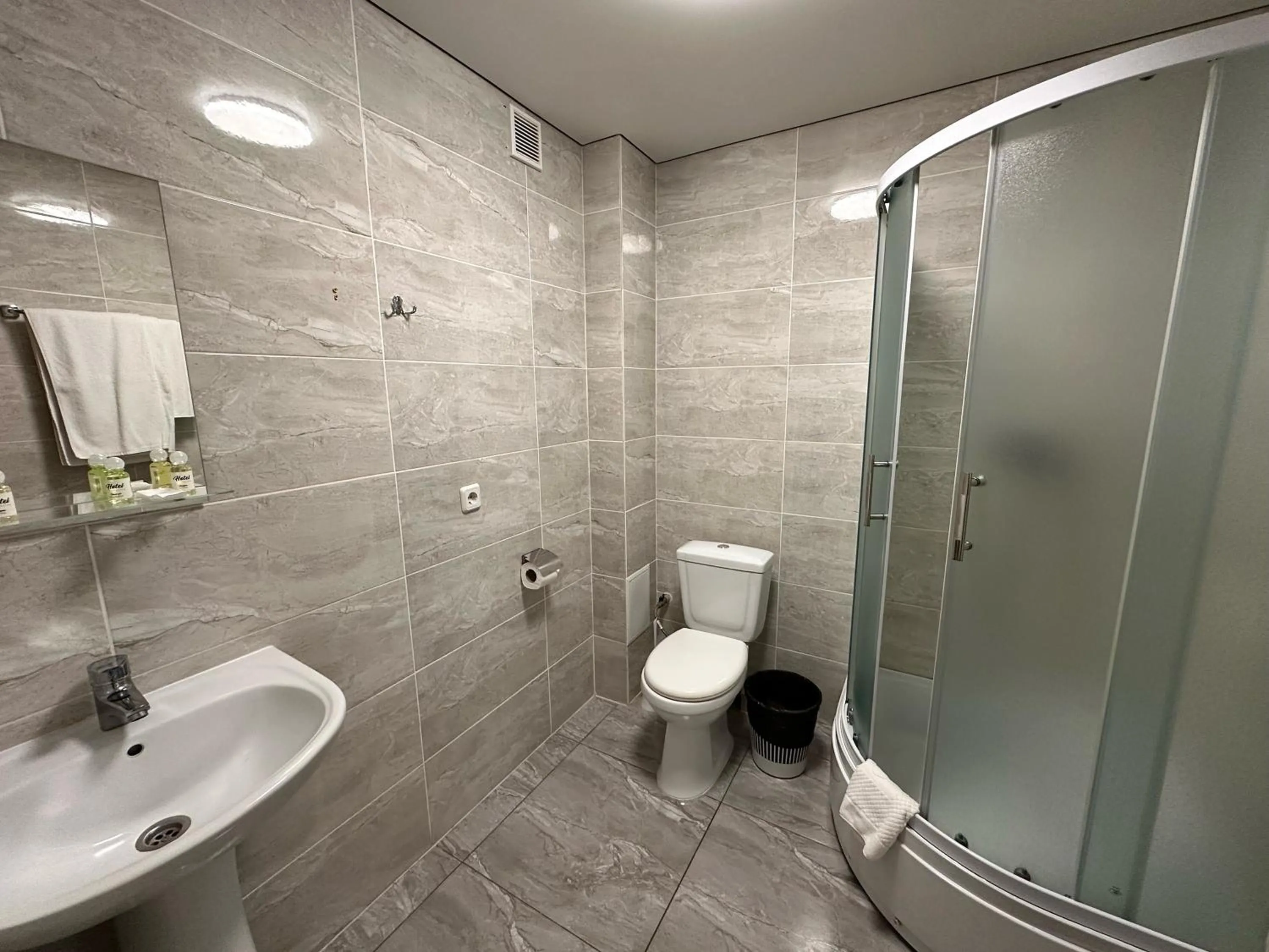 Shower in Yavir