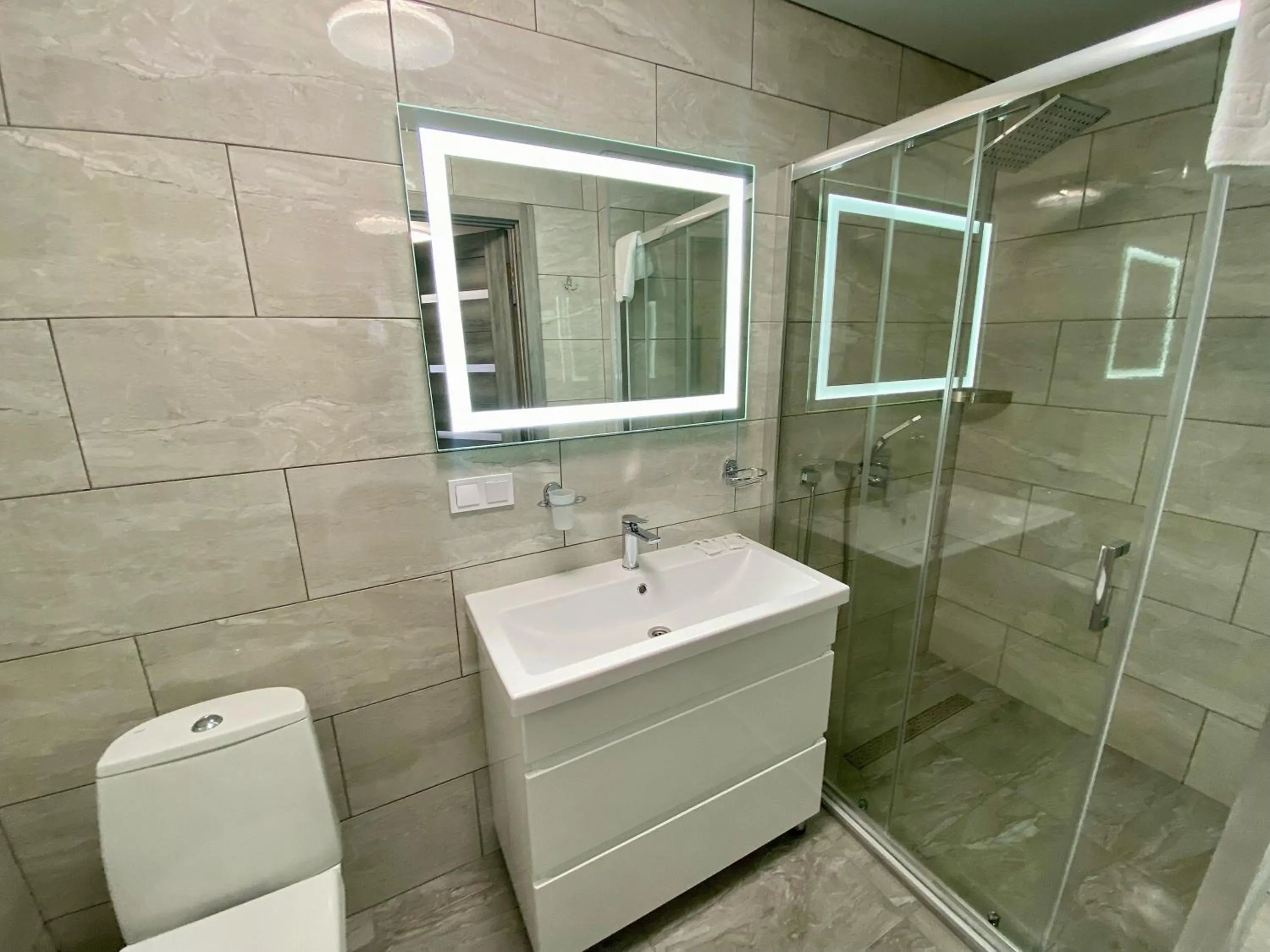 Shower in Yavir