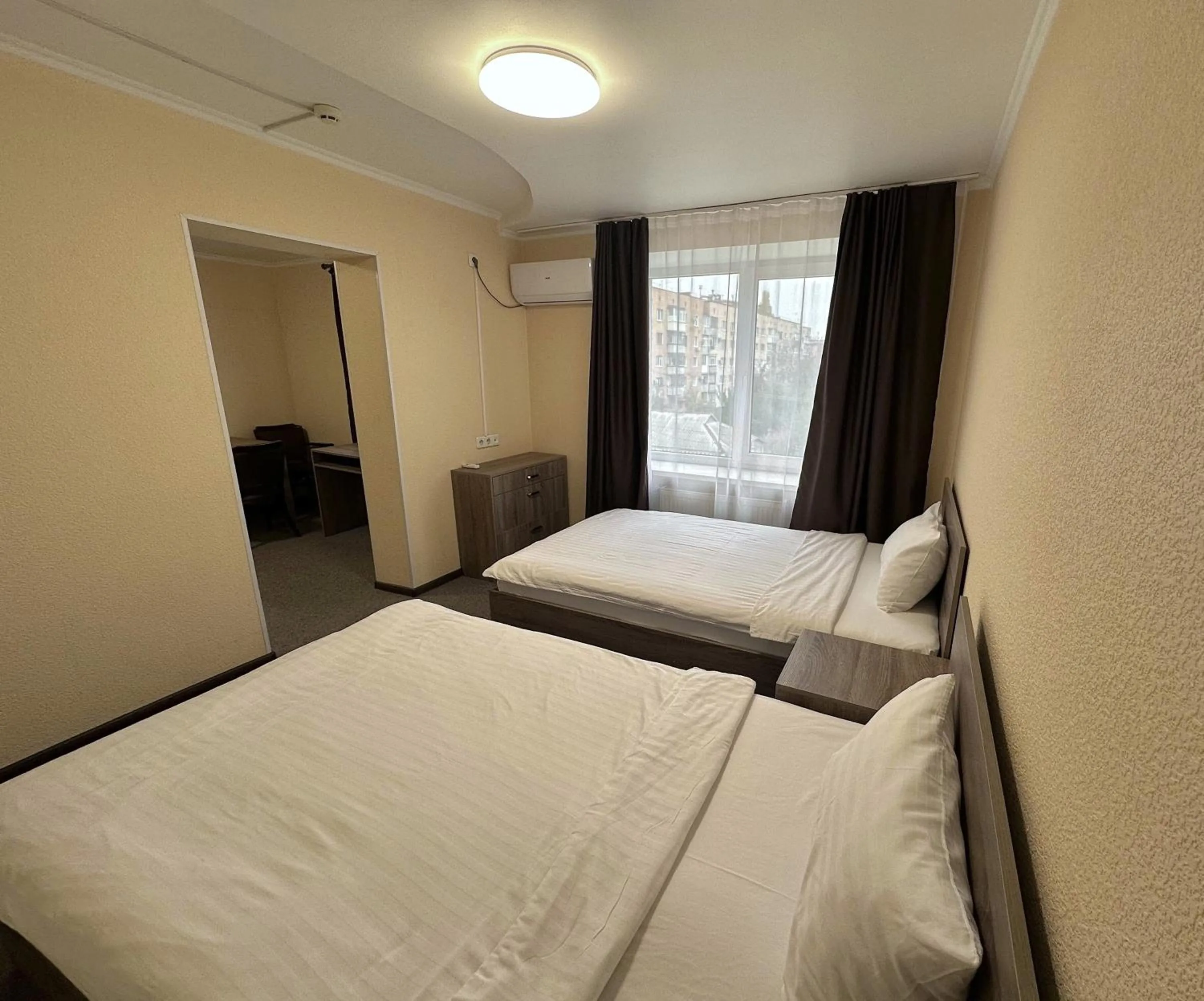 Photo of the whole room, Bed in Yavir