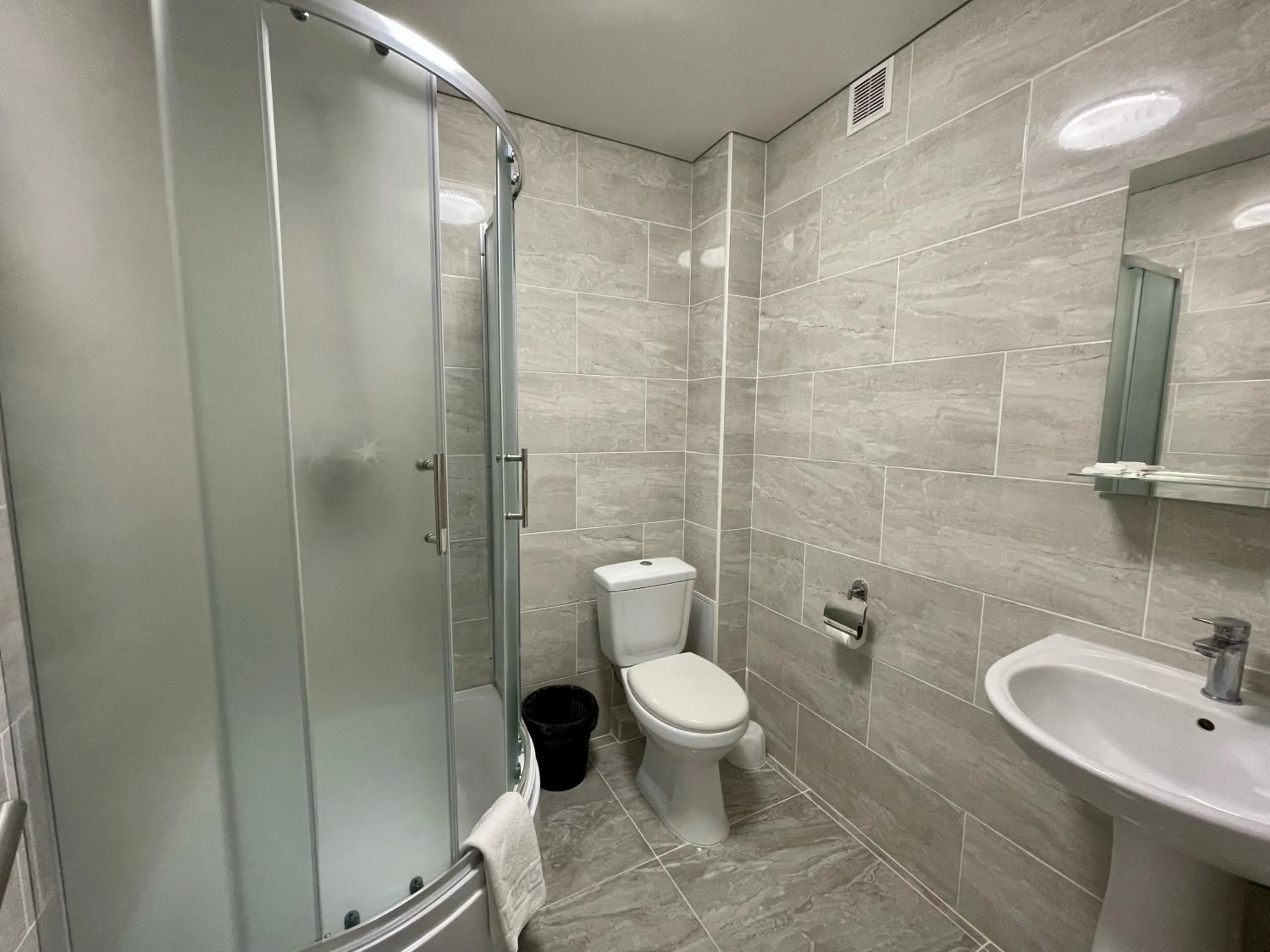 Shower in Yavir