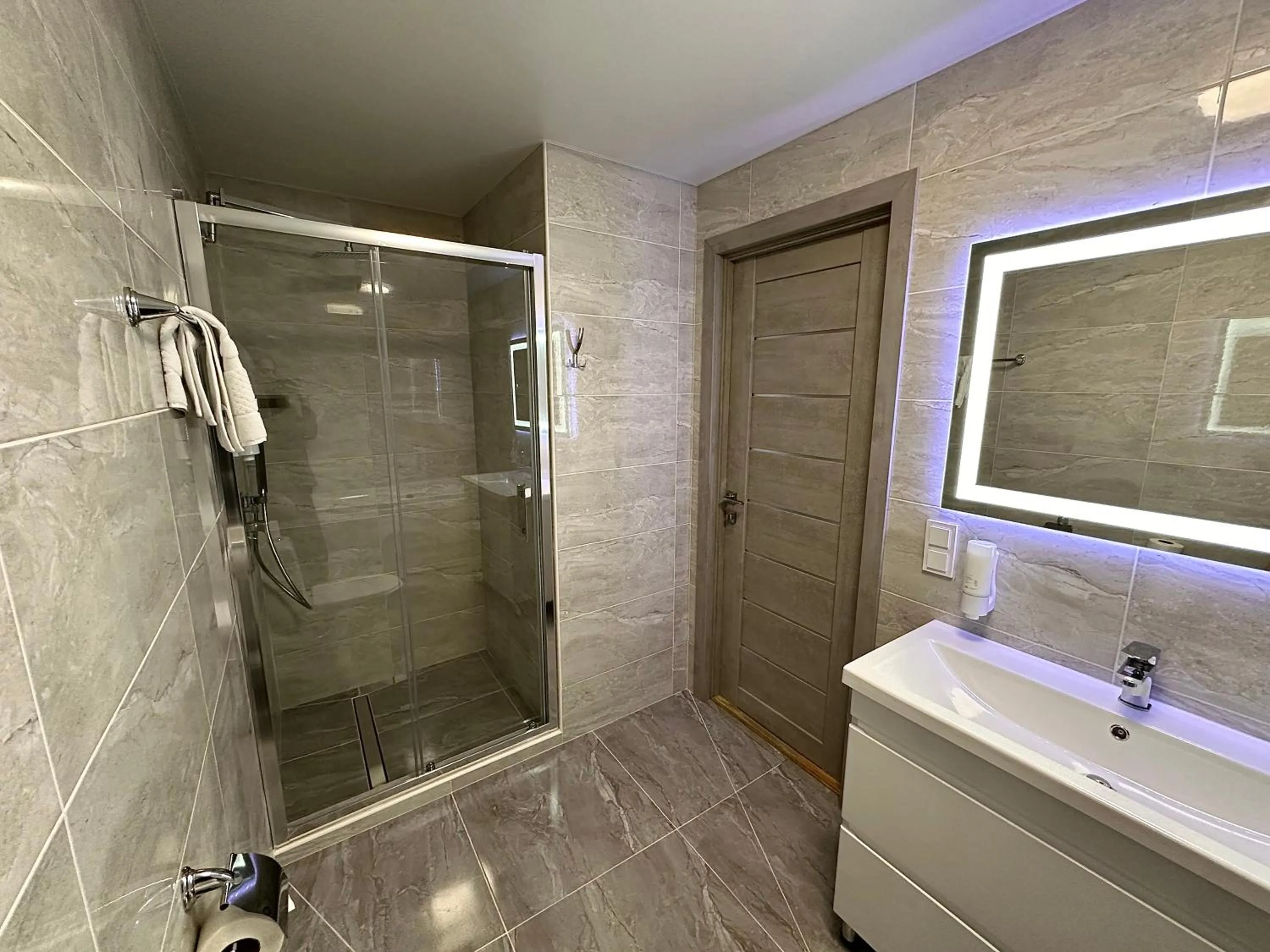 Shower in Yavir