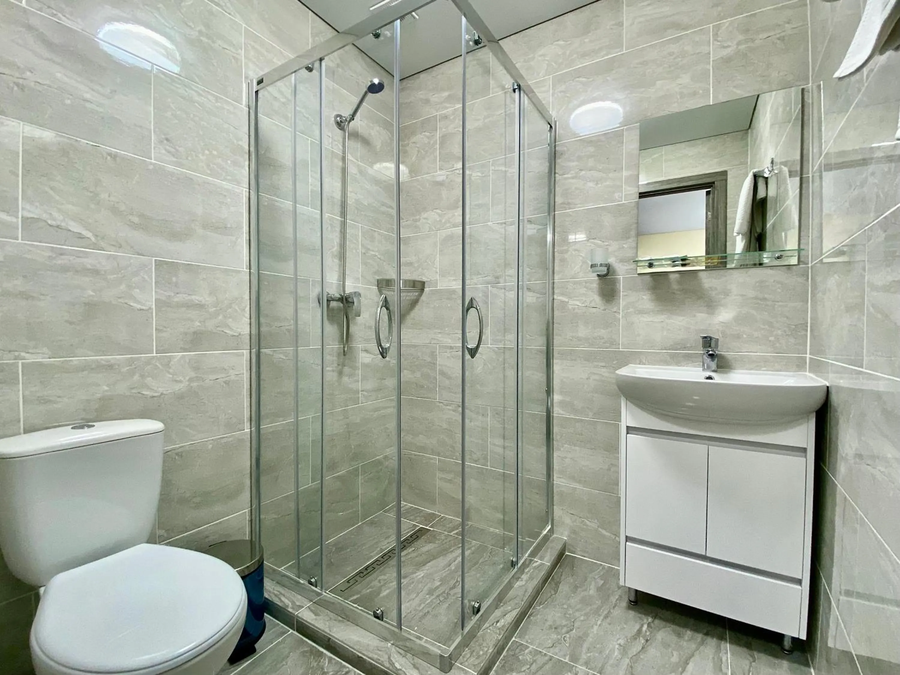Shower in Yavir