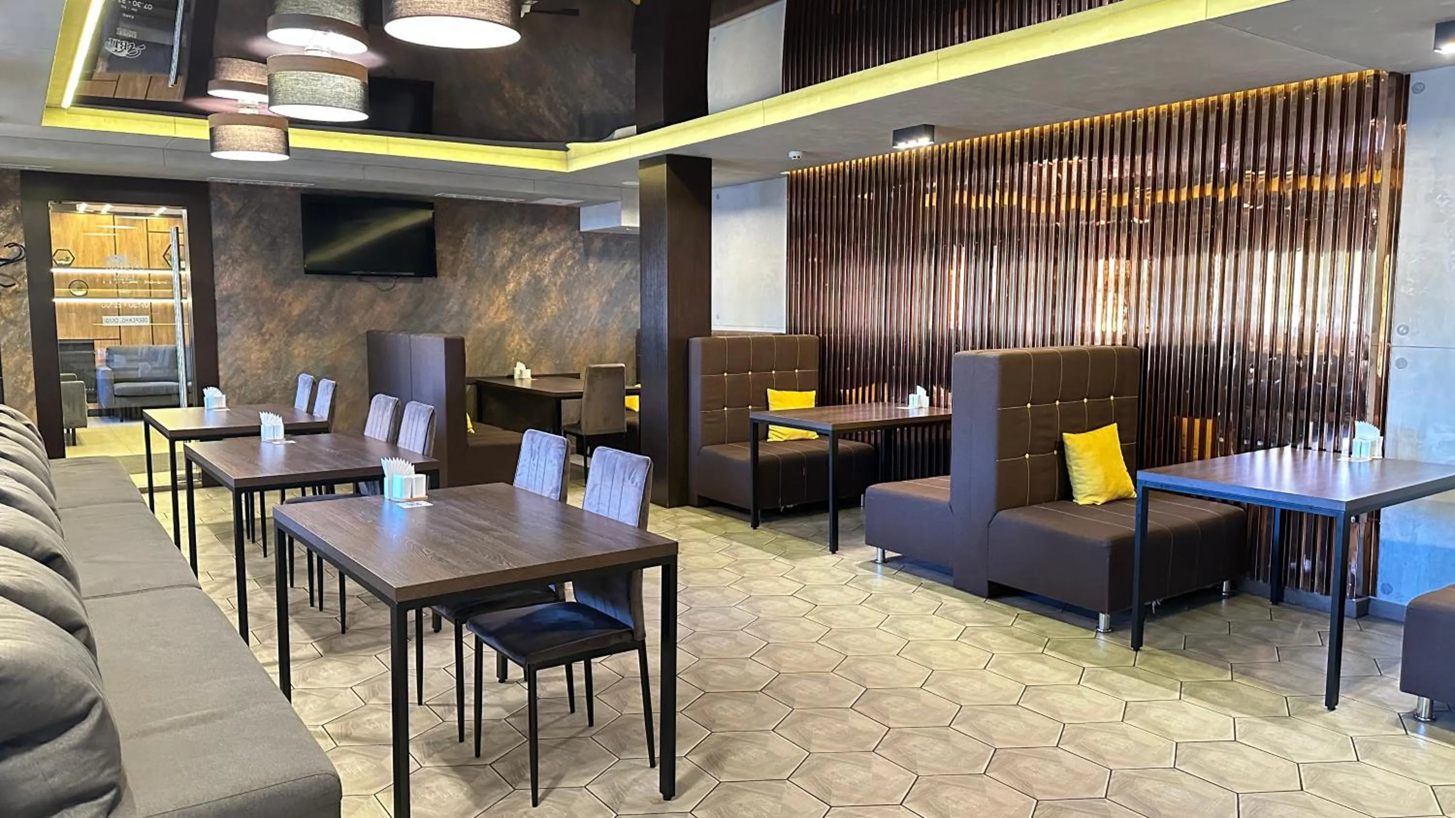 Restaurant/places to eat in Yavir