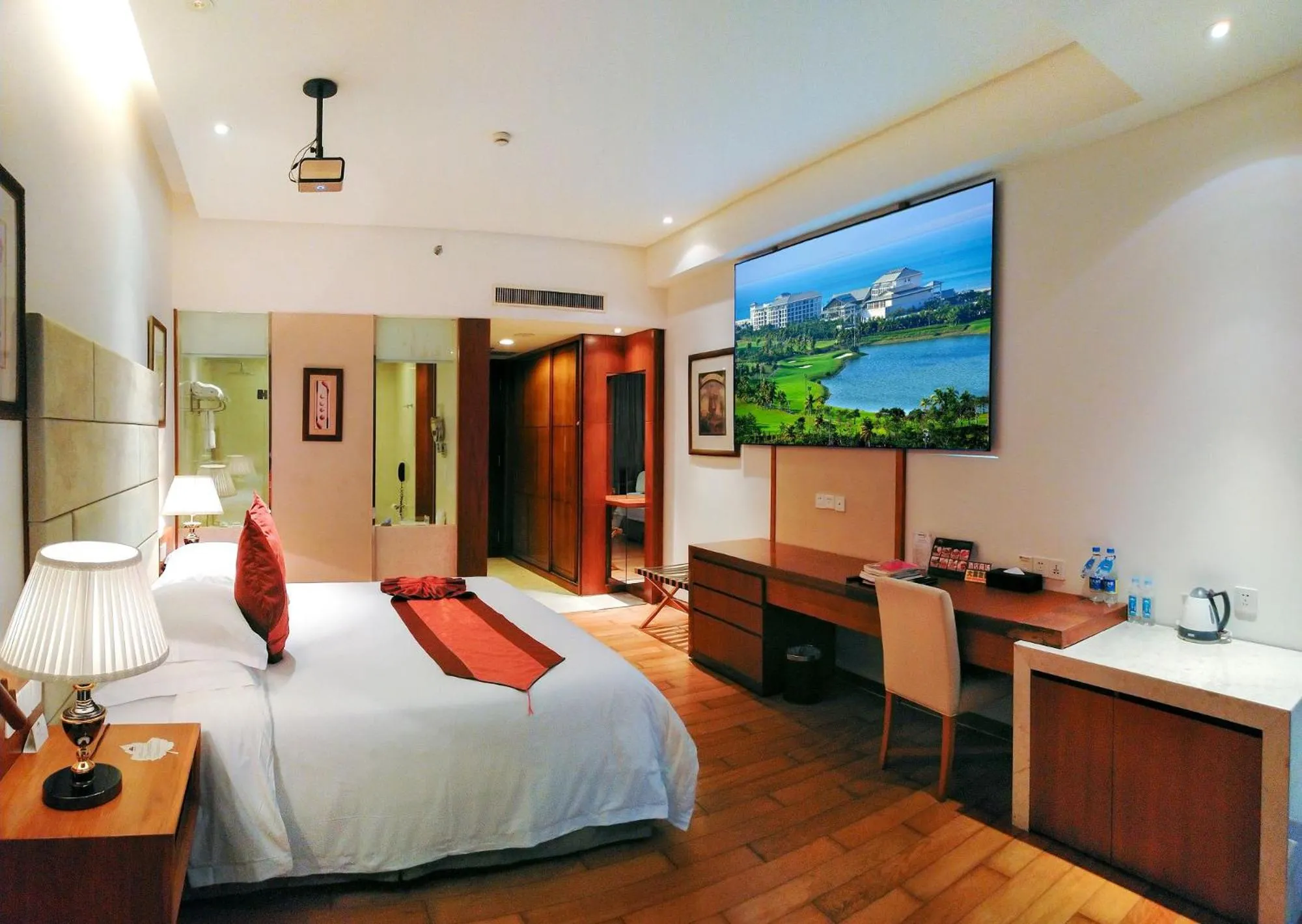 Bed in Mingshen Golf & Bay Resort Sanya