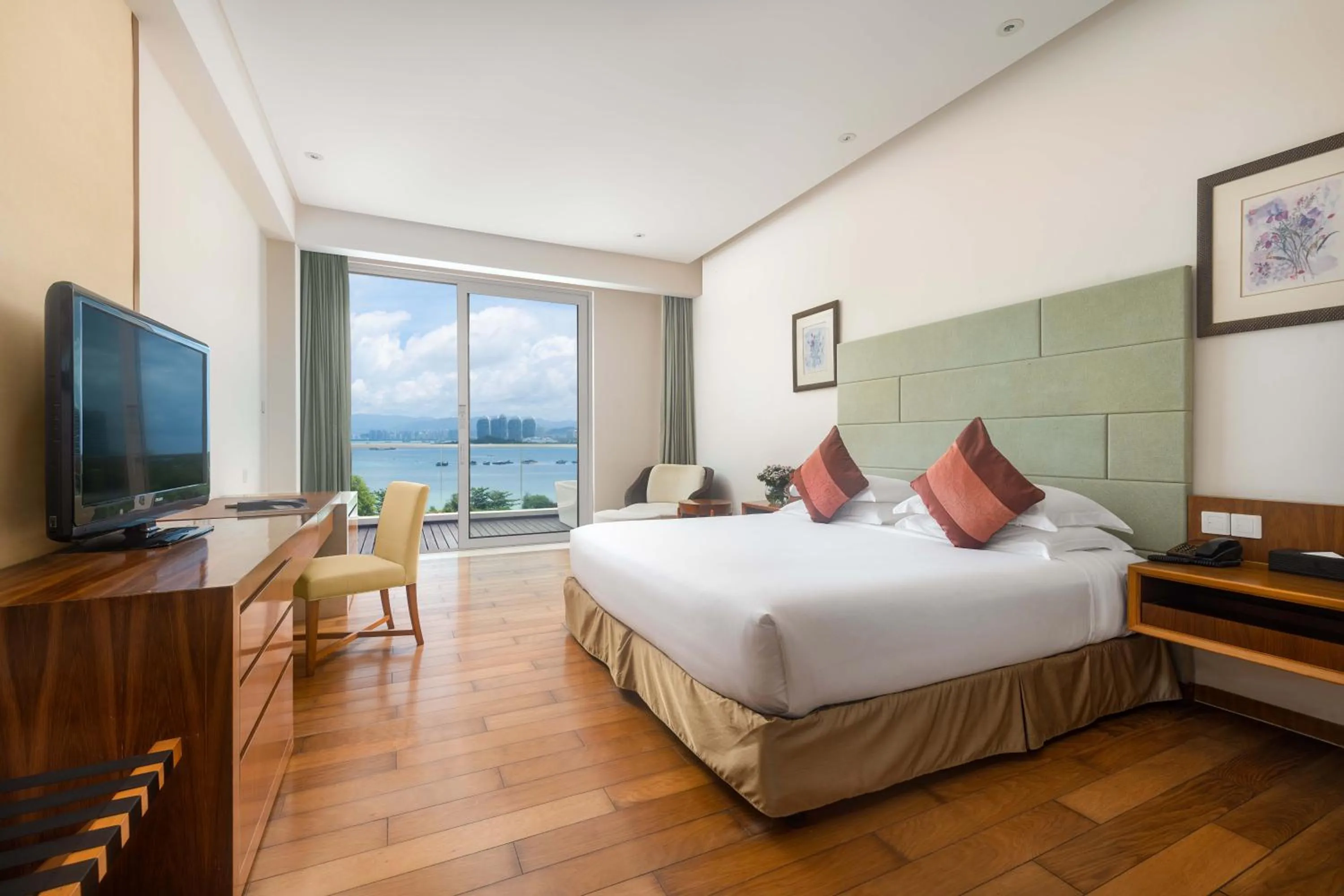 Bed in Mingshen Golf & Bay Resort Sanya