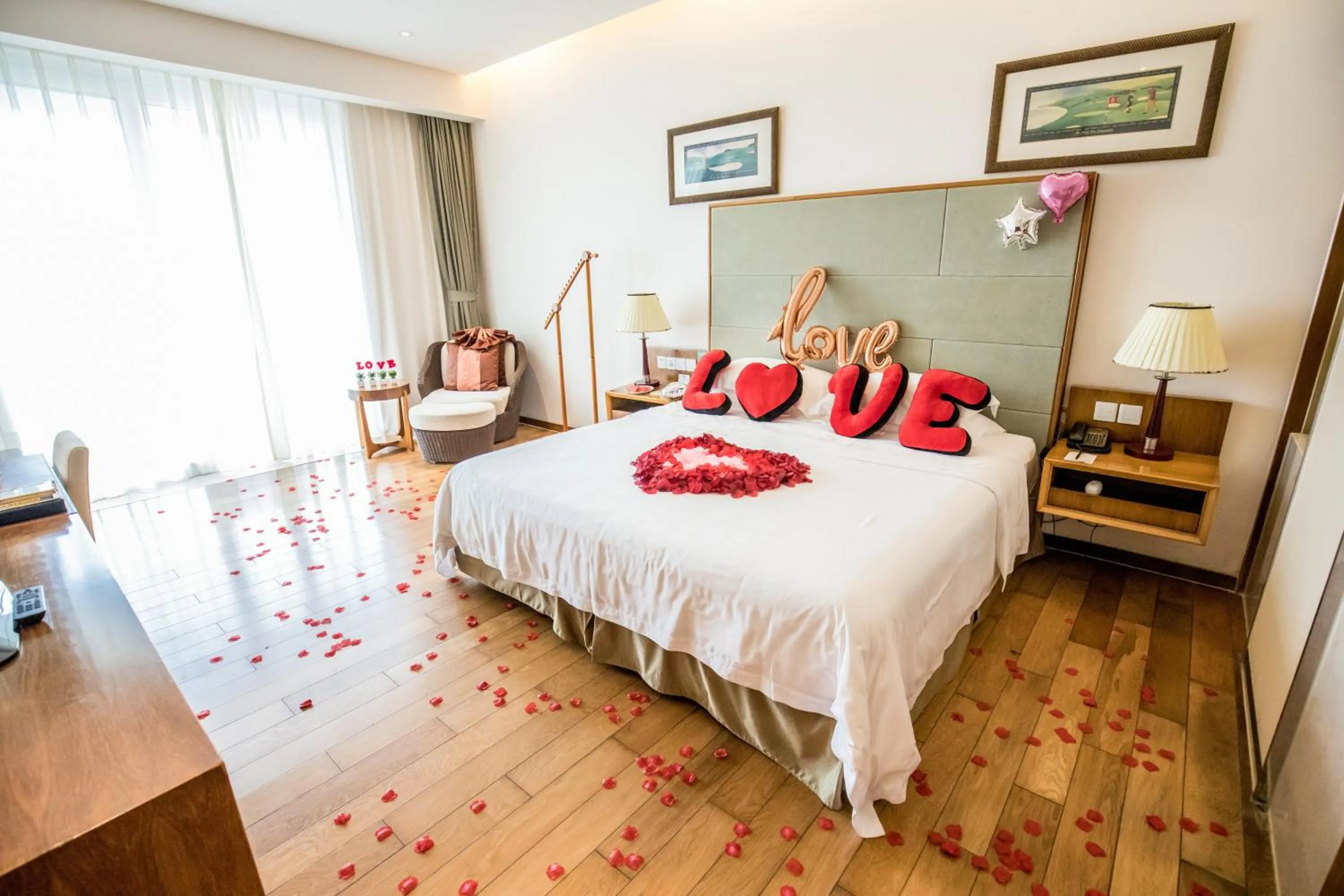 Bedroom, Bed in Mingshen Golf & Bay Resort Sanya