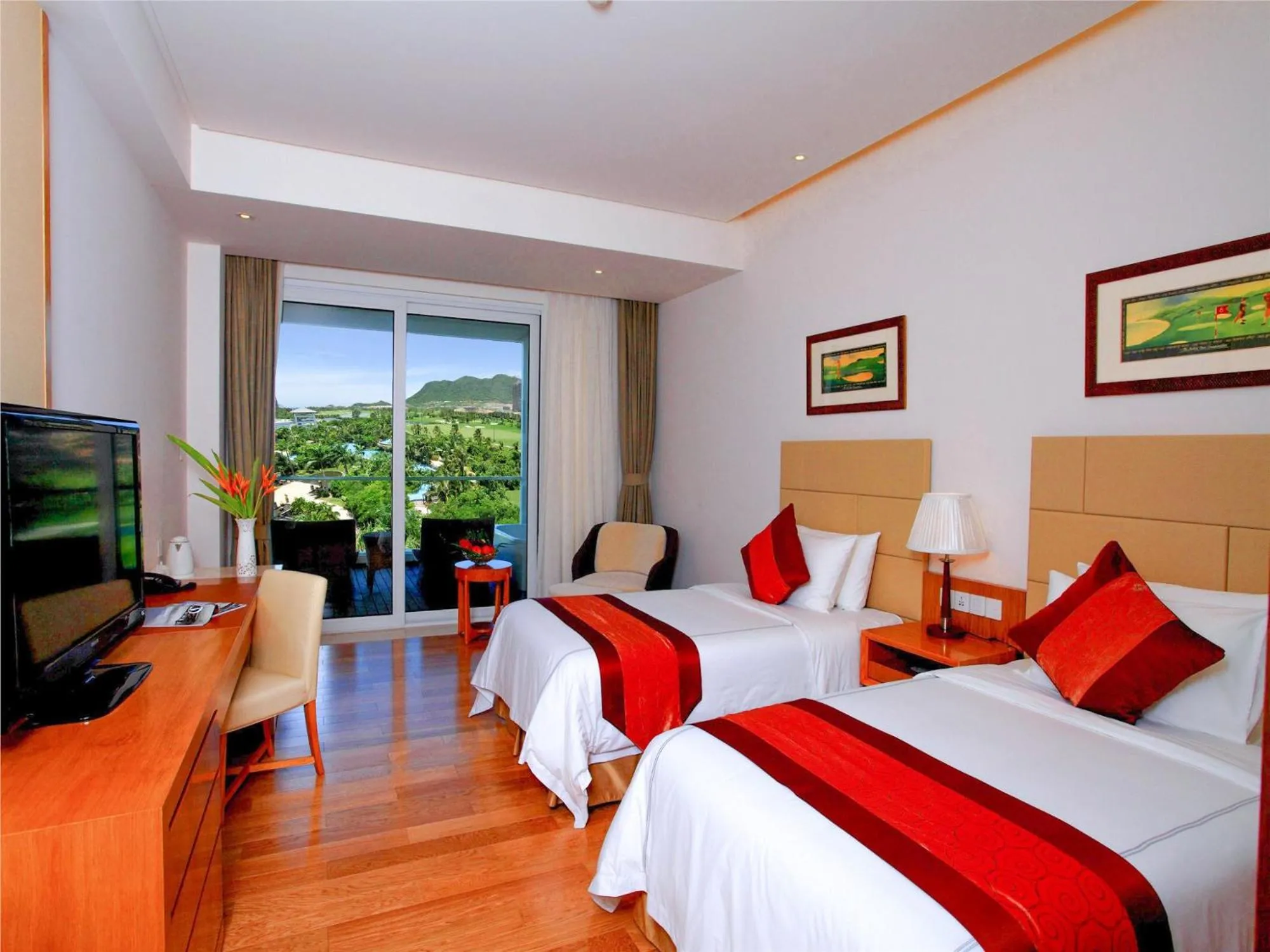 Bed in Mingshen Golf & Bay Resort Sanya
