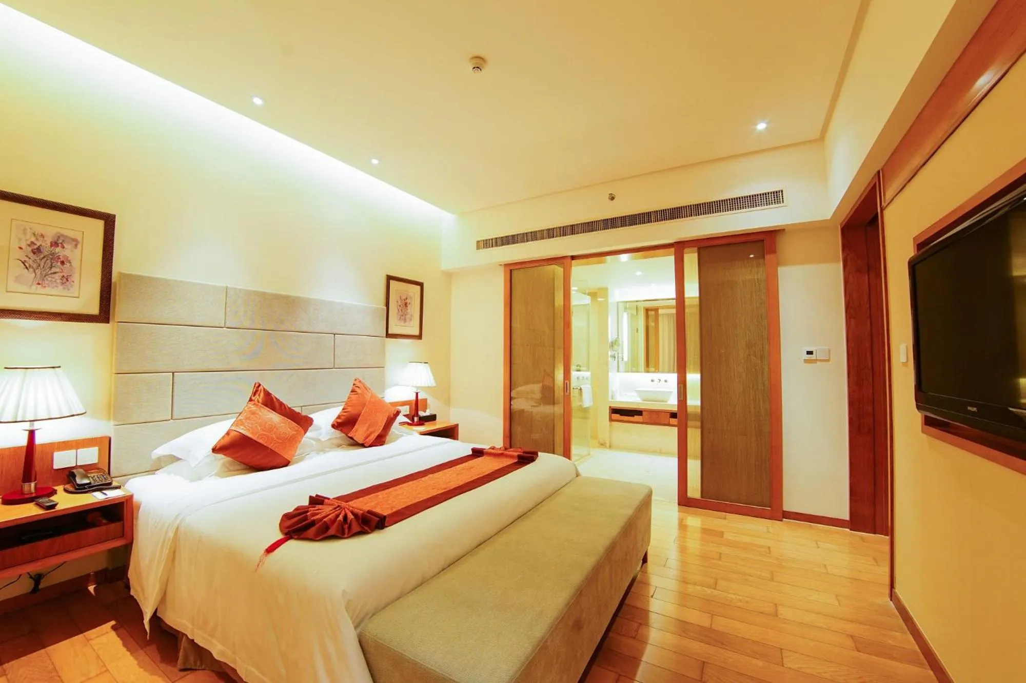 Bed in Mingshen Golf & Bay Resort Sanya