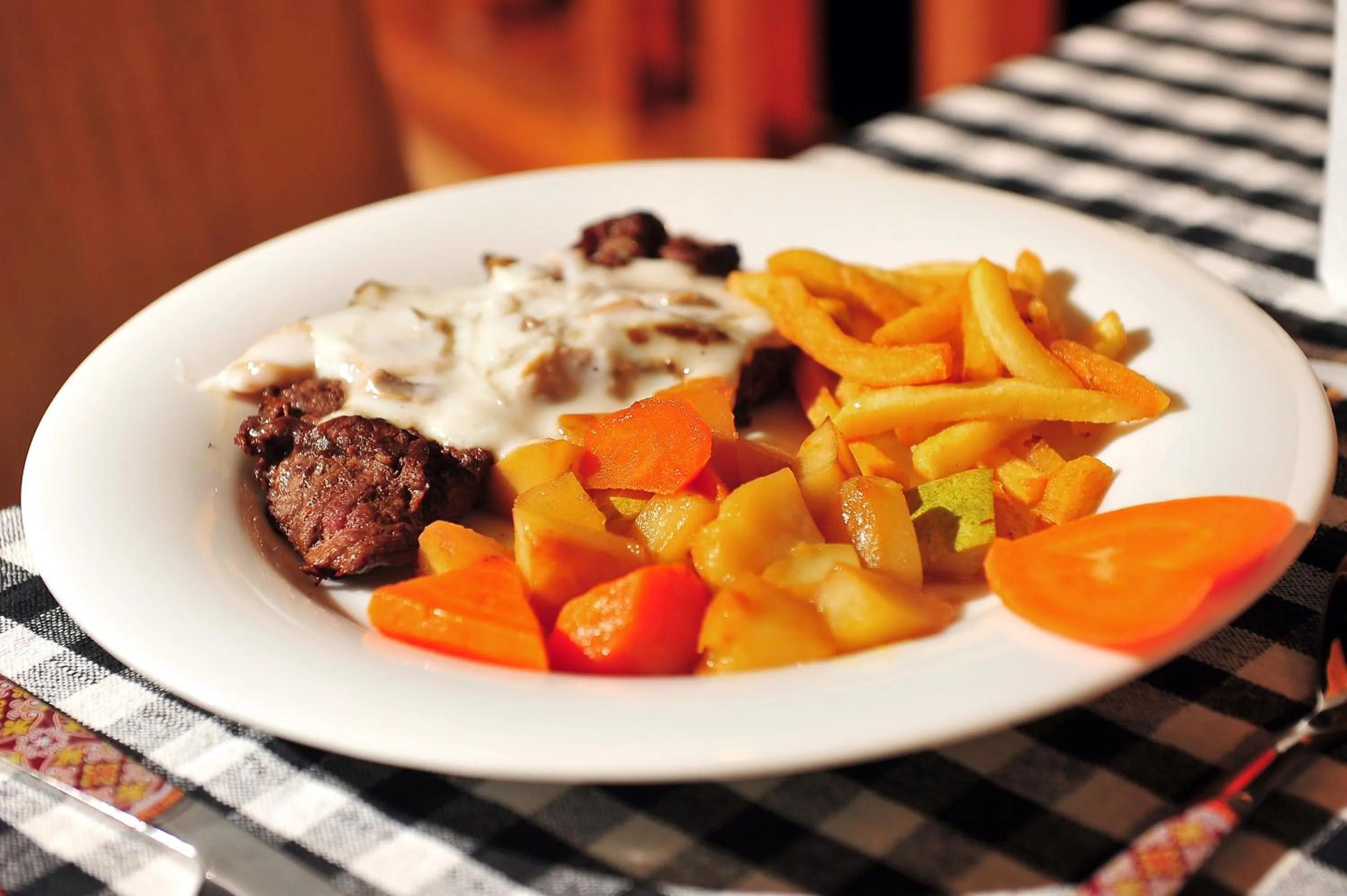 Restaurant/places to eat in Arora Inn