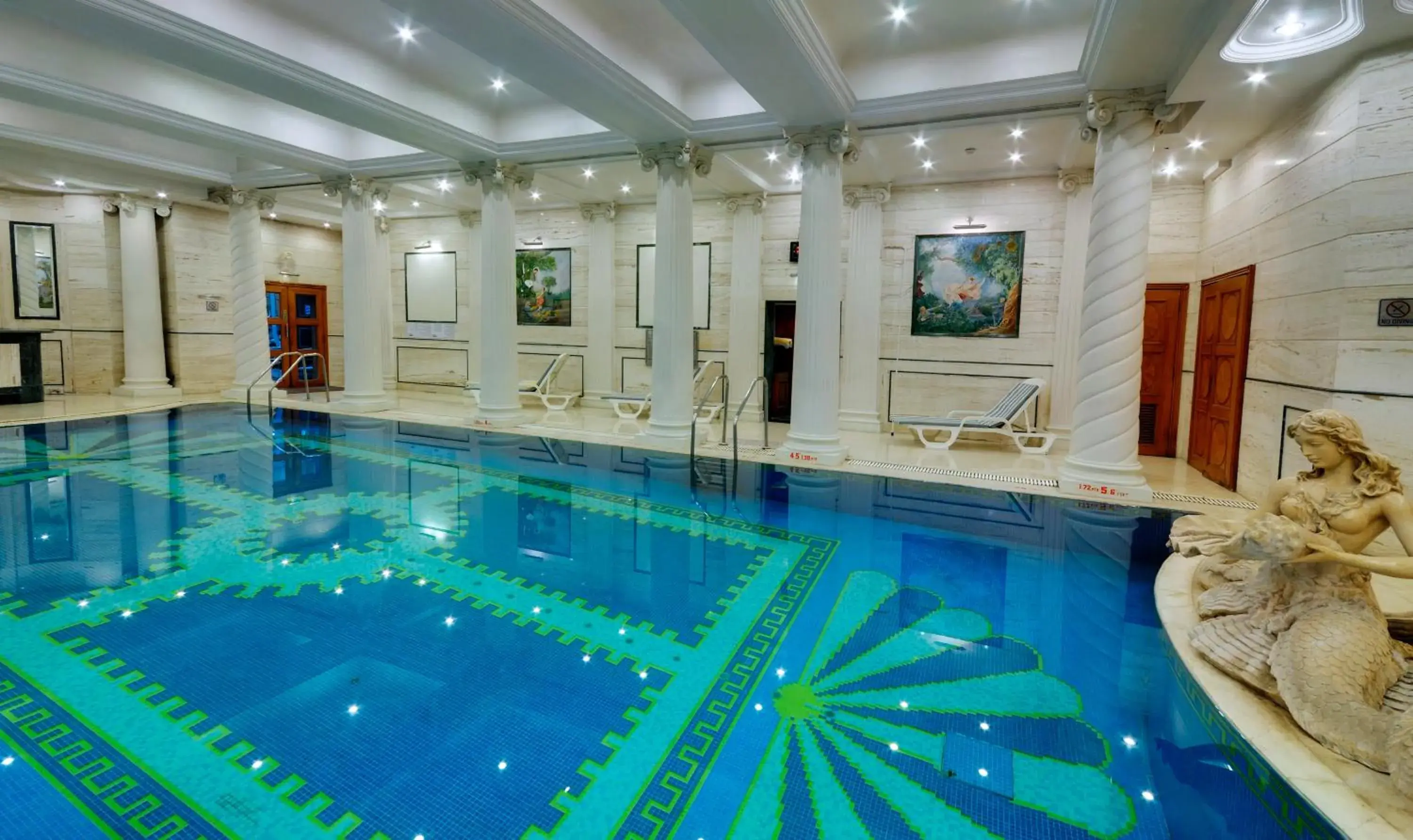 Swimming pool in Lemon Tree Premier “The Atrium” Ahmedabad Swimming pool in Lemon Tree Premier “The Atrium” Ahmedabad