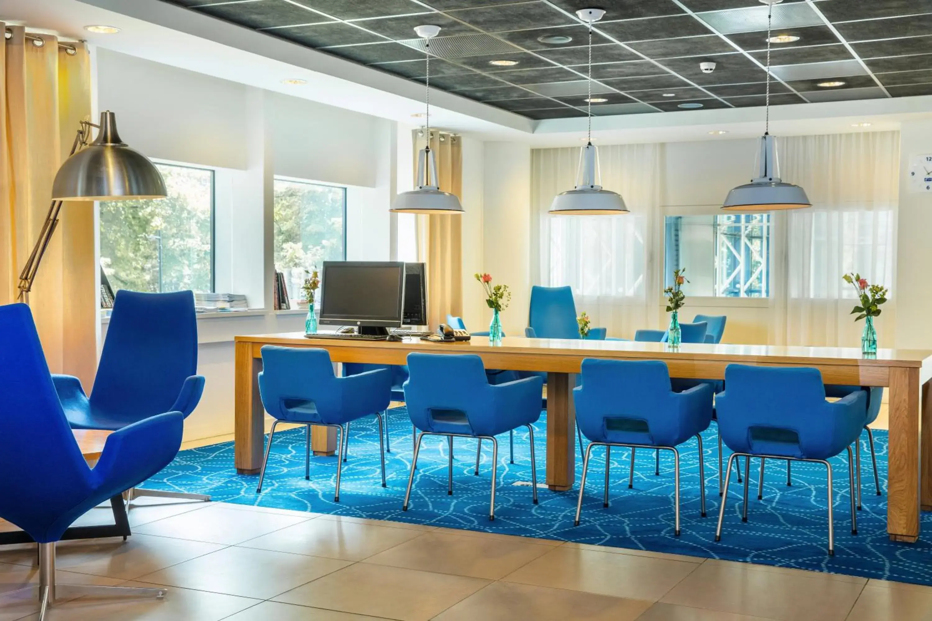 Property building in Holiday Inn Express Rotterdam - Central Station by IHG Property building in Holiday Inn Express Rotterdam - Central Station by IHG