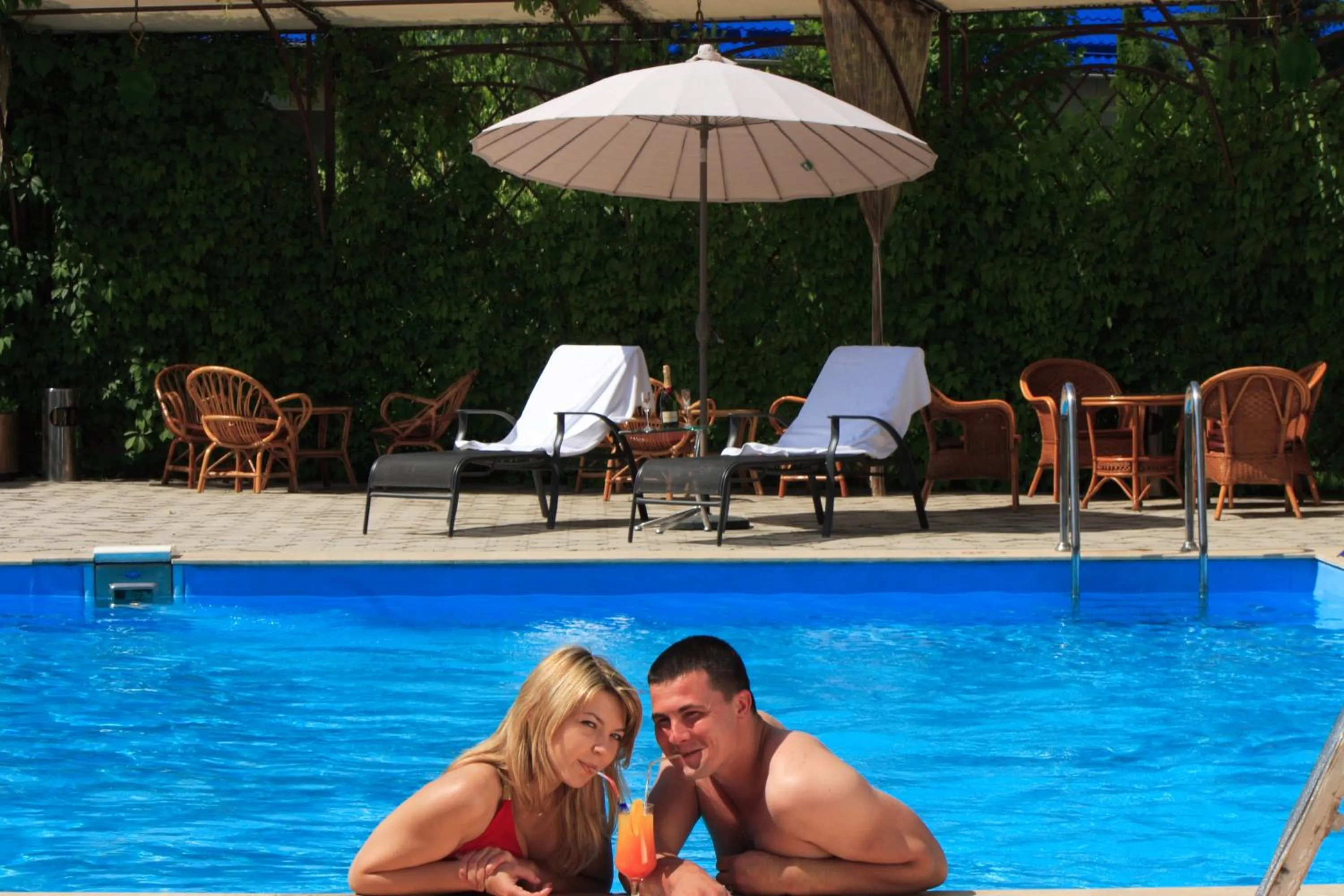 Swimming pool in Golden Dragon