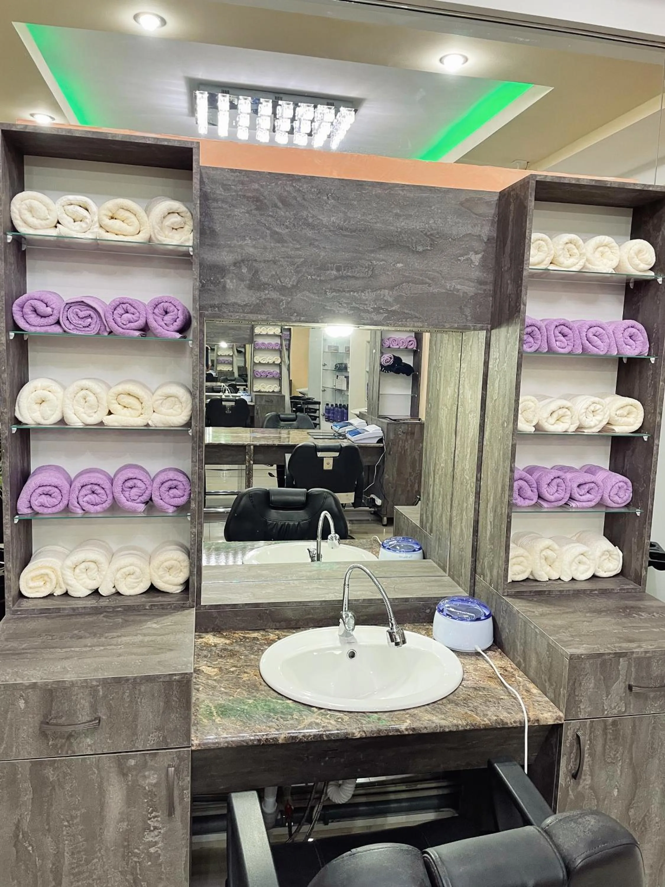 hair dryier in Golden Dragon